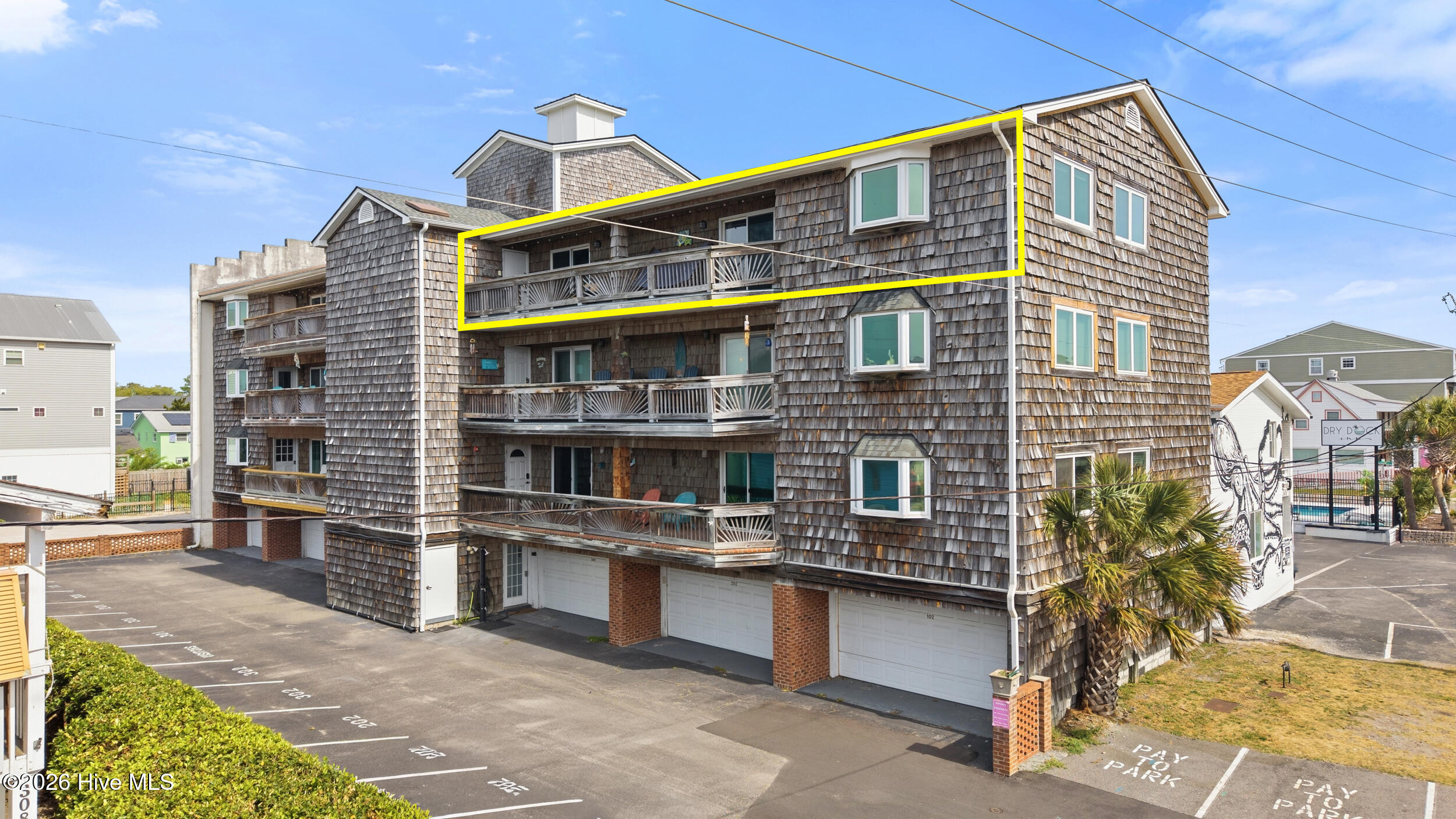 100569323 | Photo 32