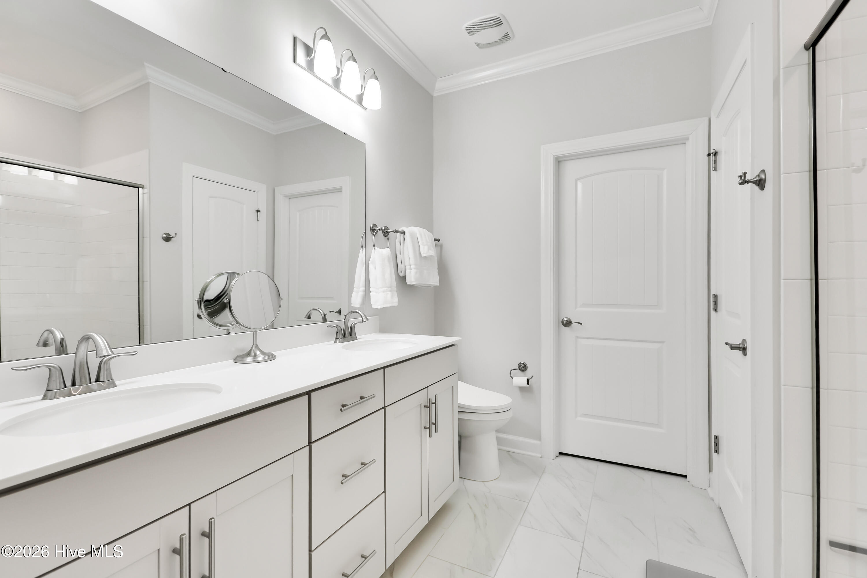 100557185 | Photo 20