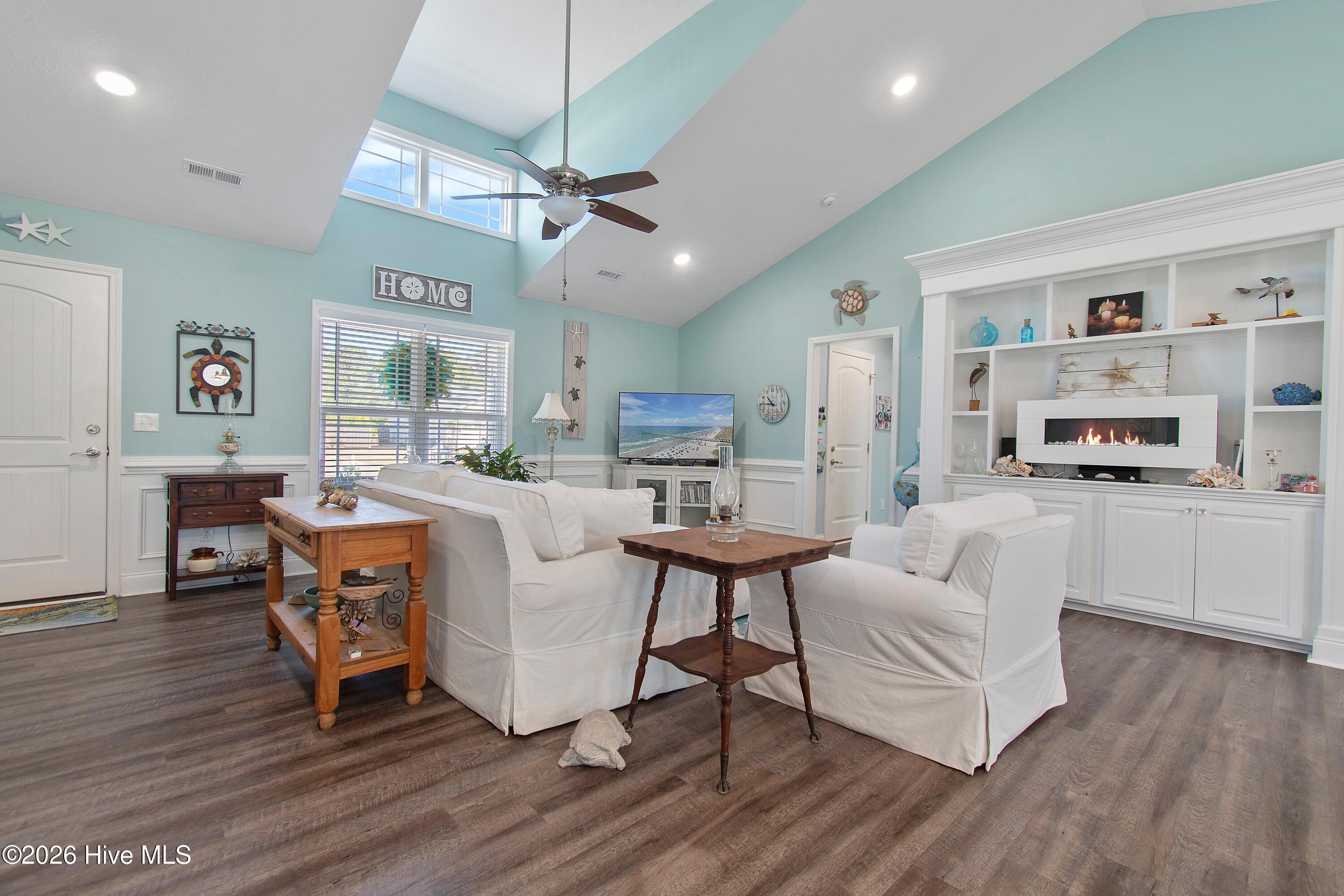 100556546 | Photo 15