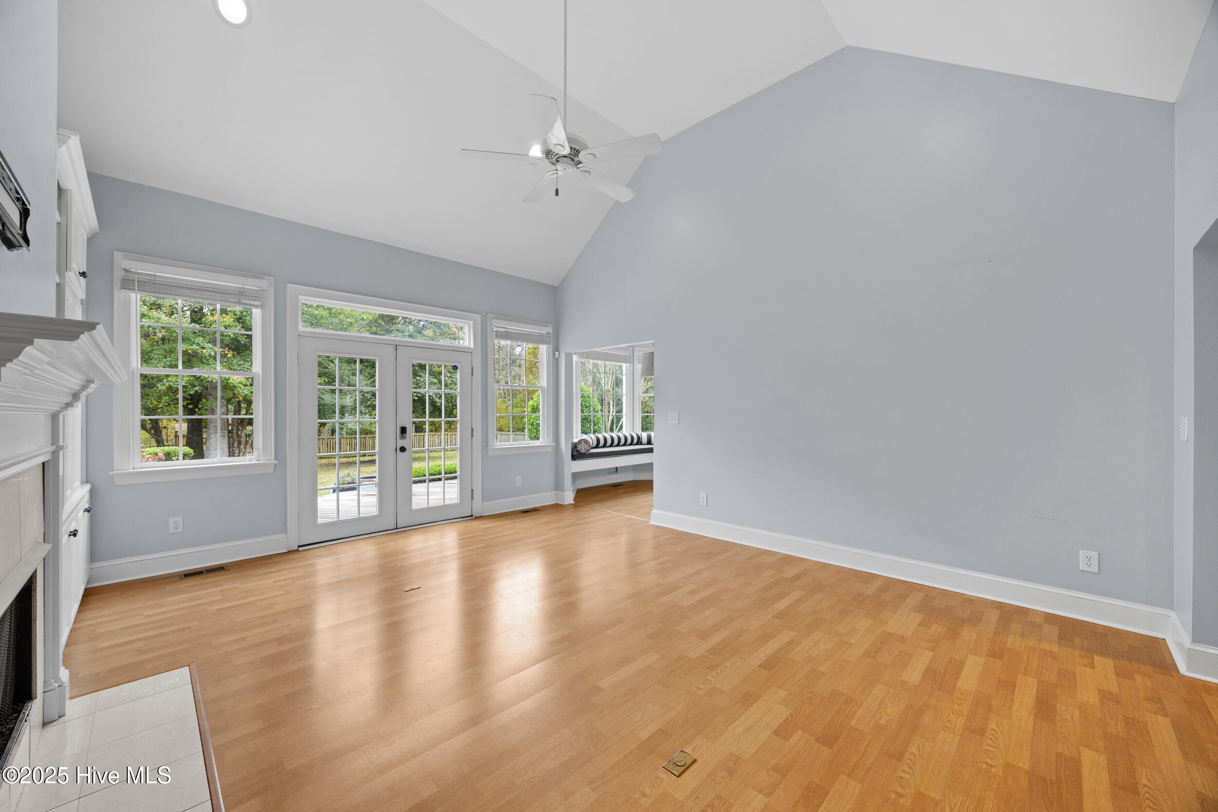 100538720 | Photo 16