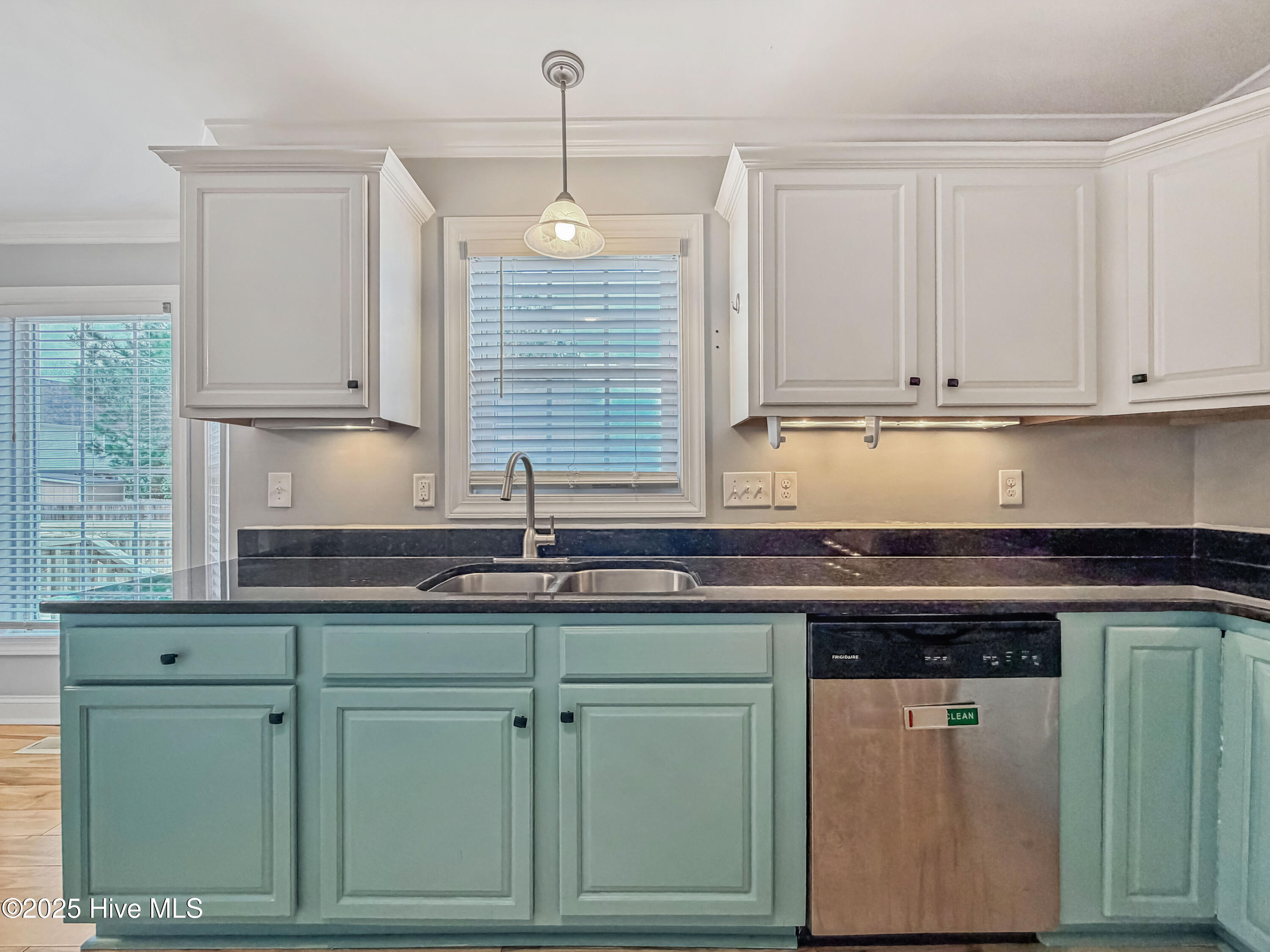 100543417 | Photo 18