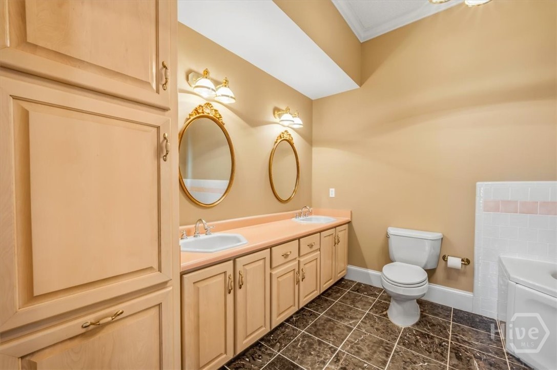 Primary Bath Double Vanity and Storage