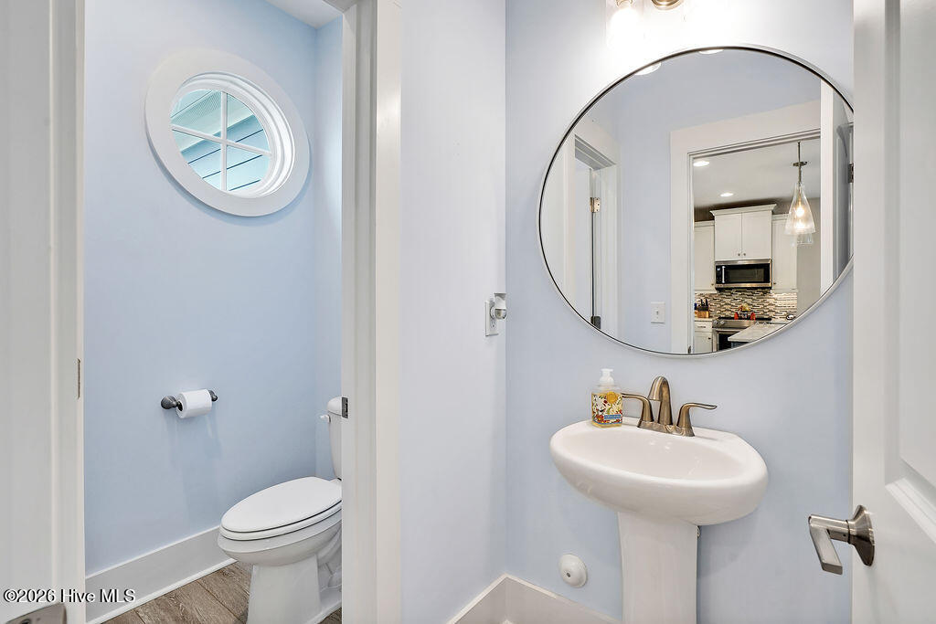 100561001 | Photo 33