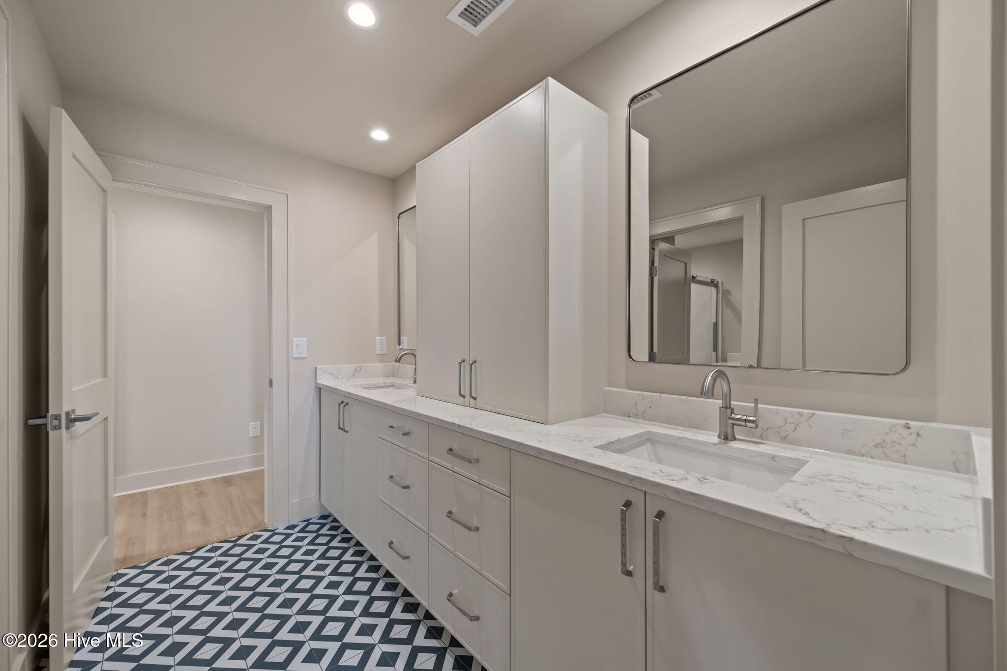 100552191 | Photo 90