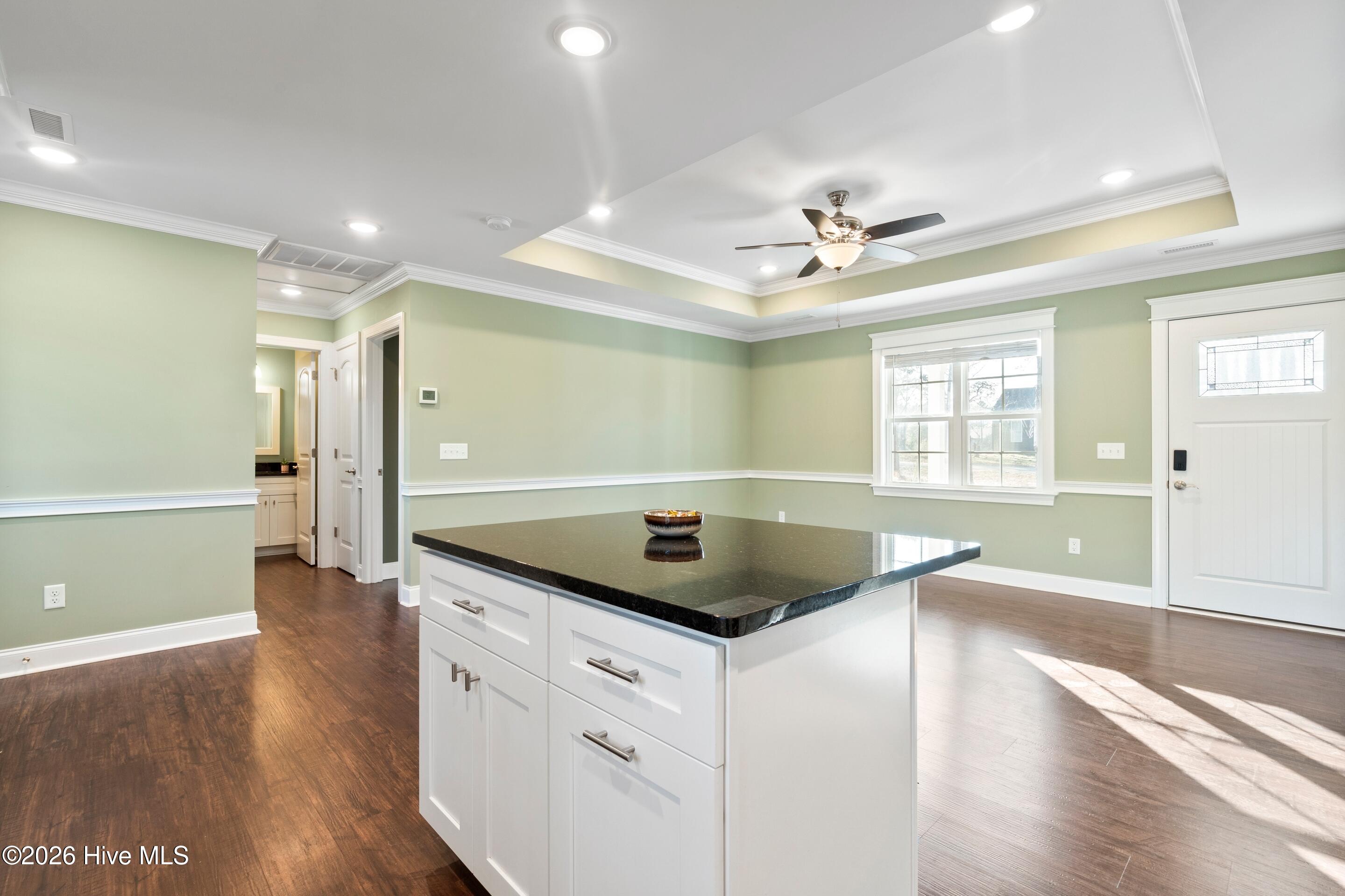 100548335 | Photo 12