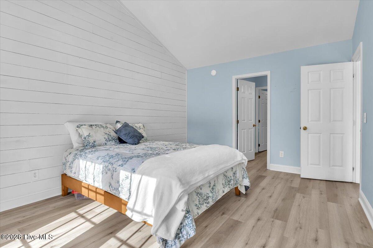 100565579 | Photo 33