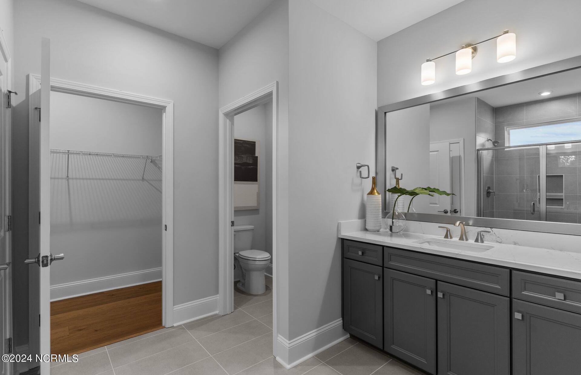 100535007 | Photo 27