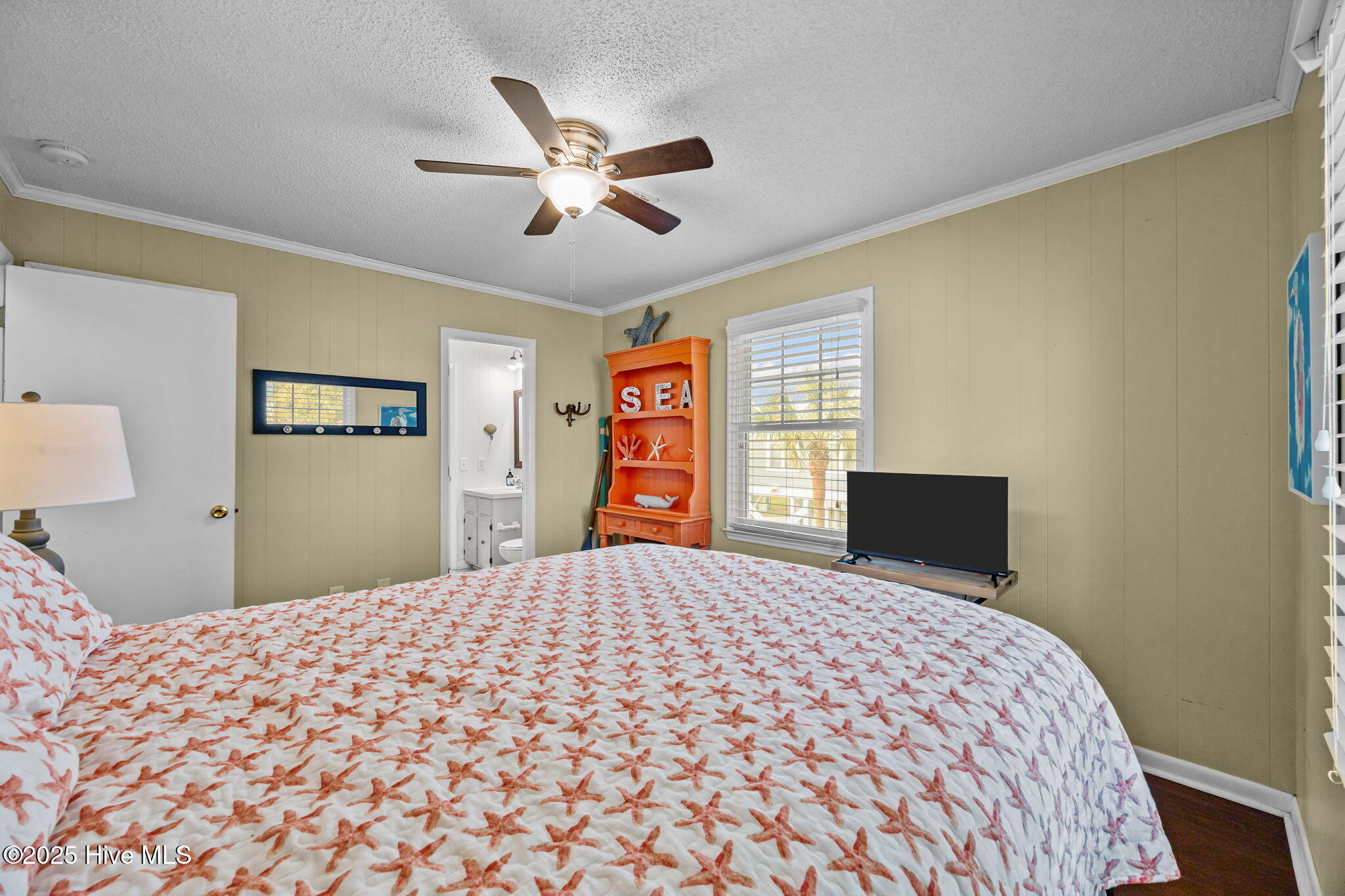 100543033 | Photo 25