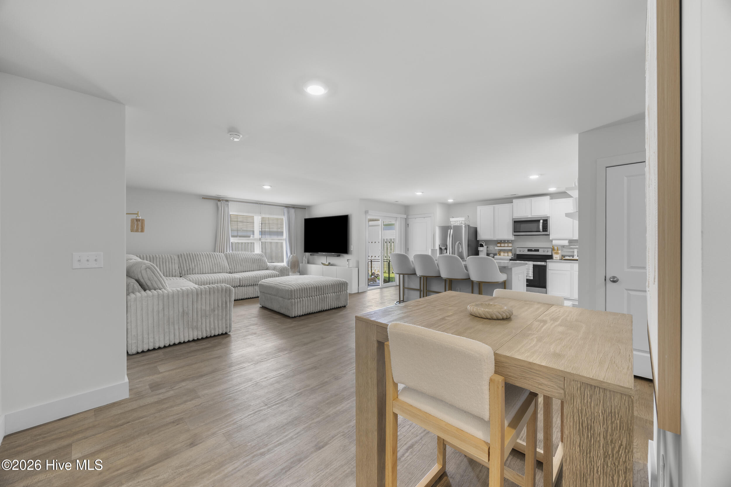 100562687 | Photo 30