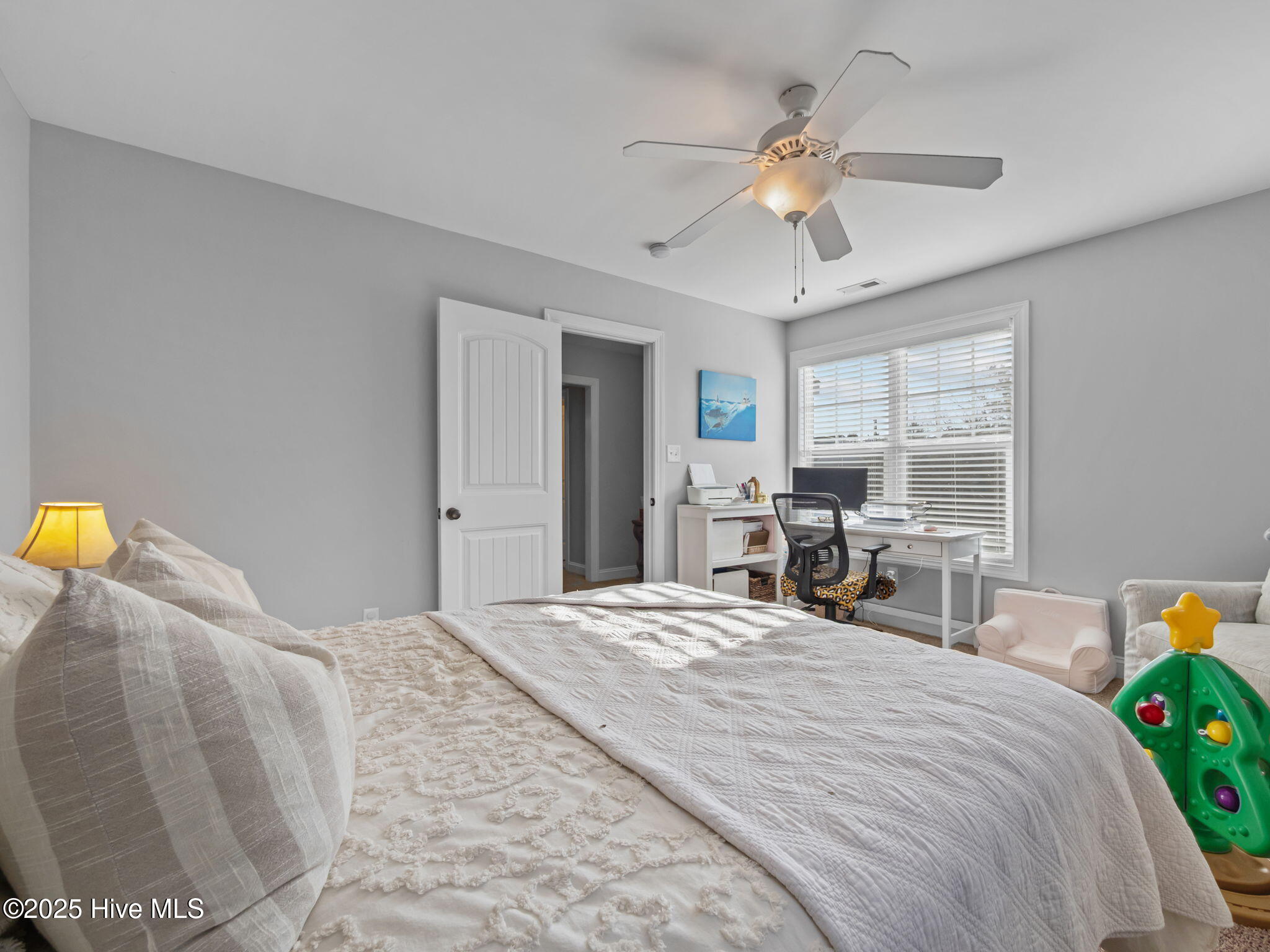 100546658 | Photo 35