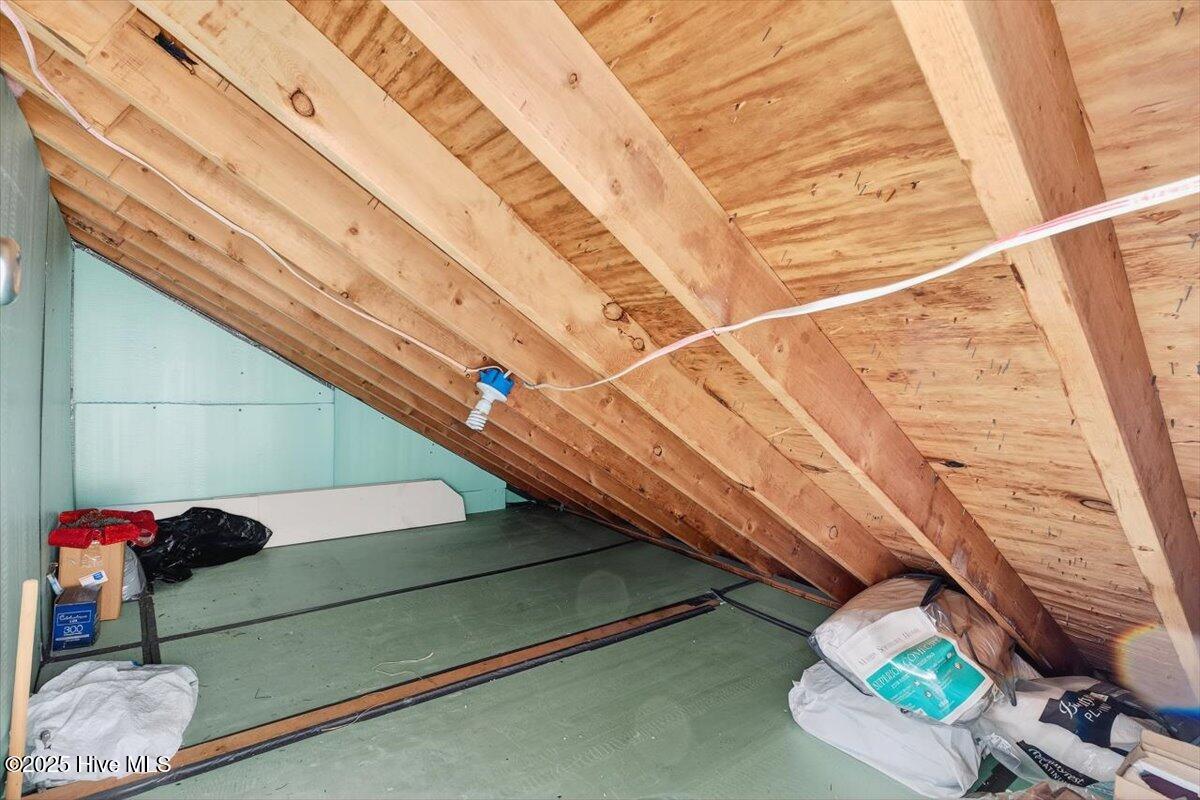 100542935 | Photo 21