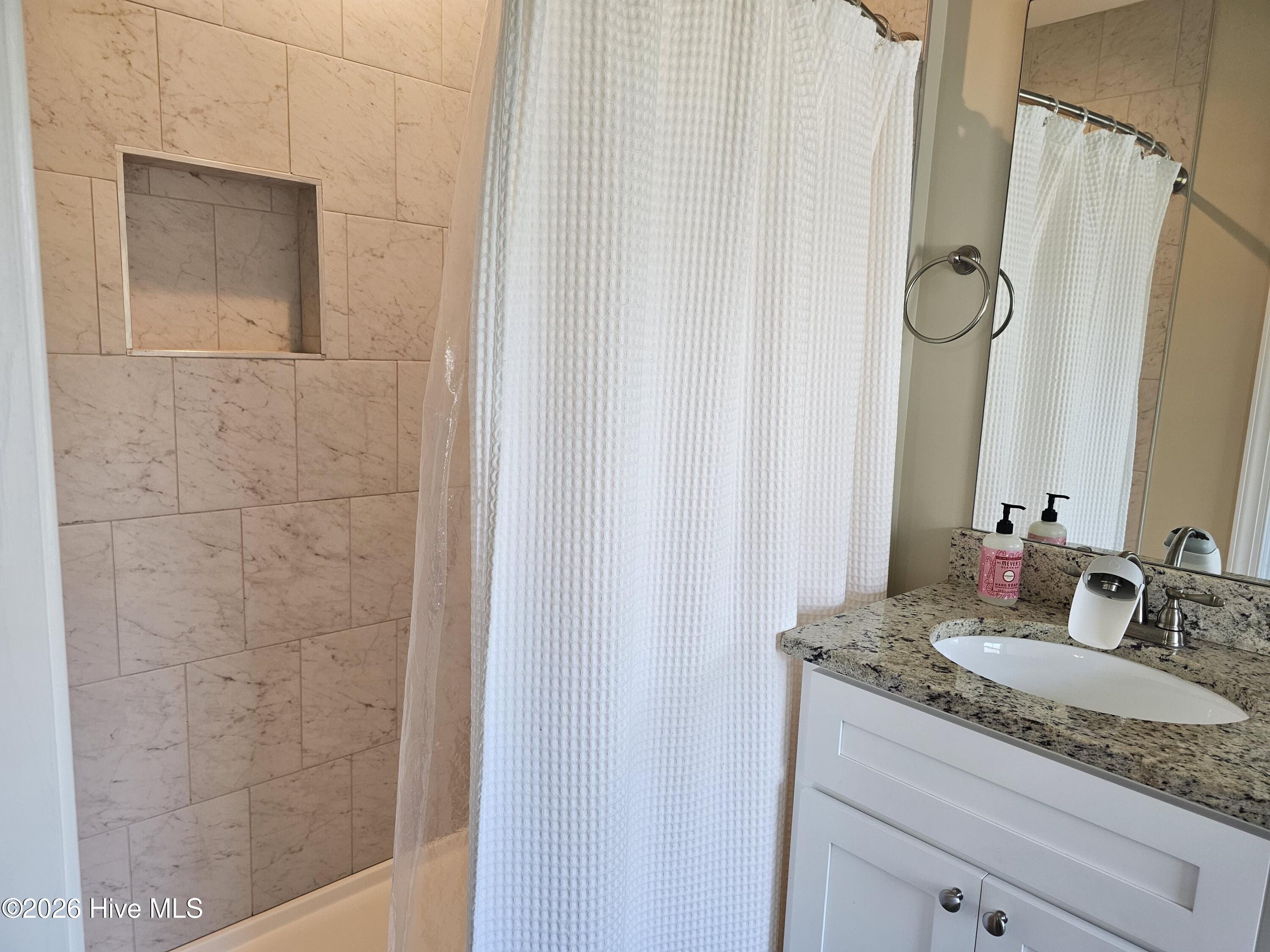 100561963 | Photo 13