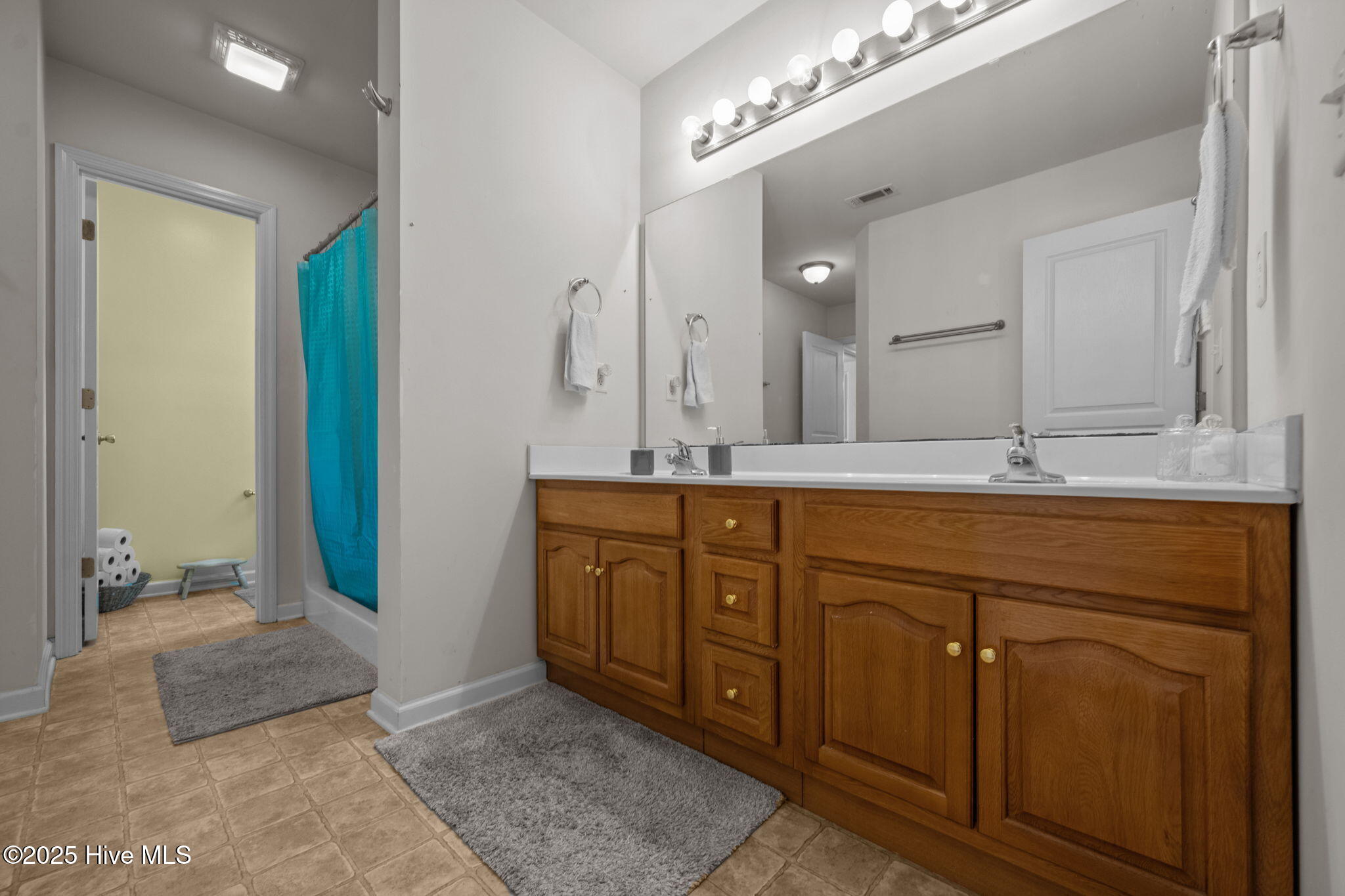 100526842 | Photo 18