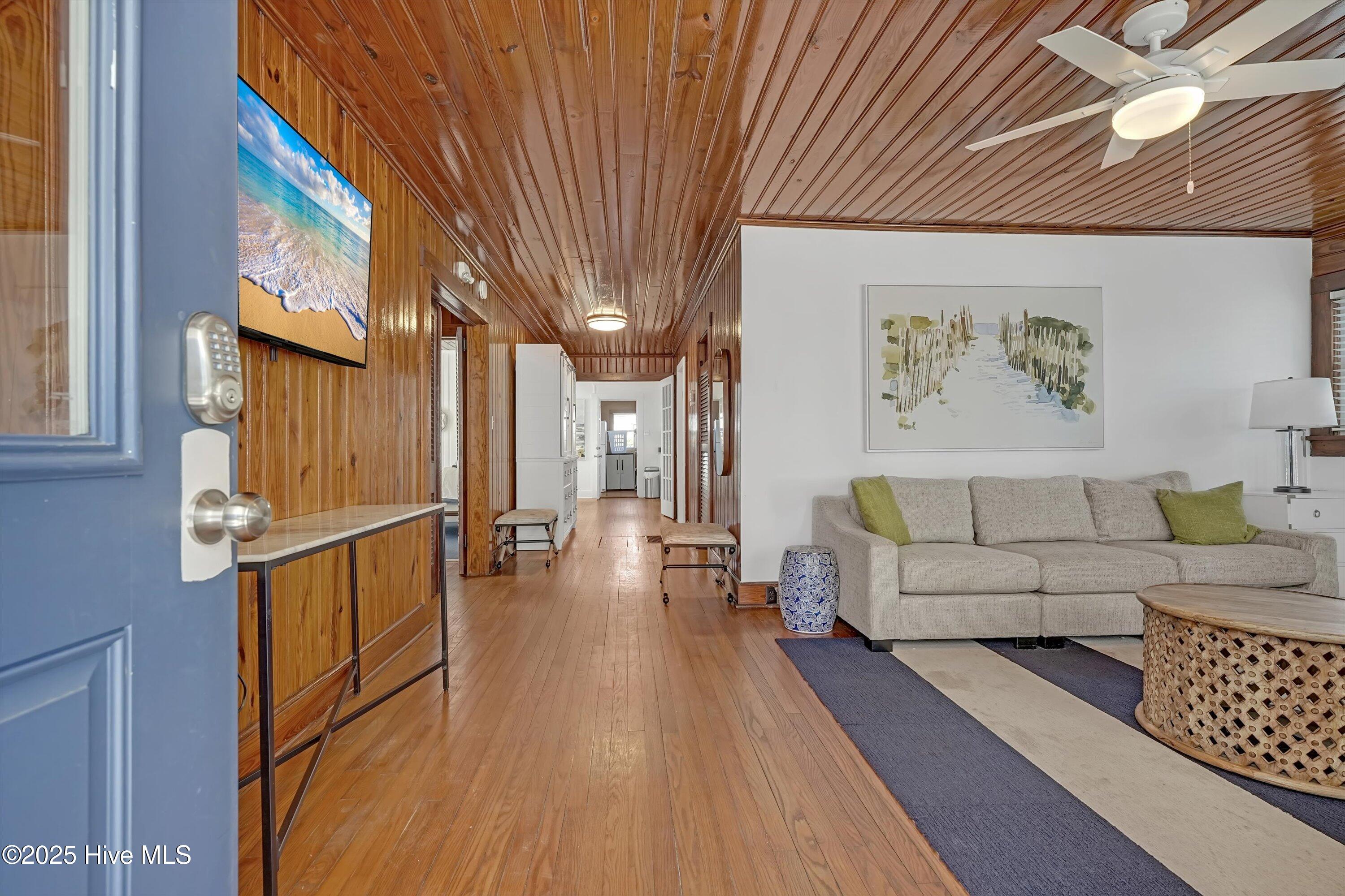 100486207 | Photo 10