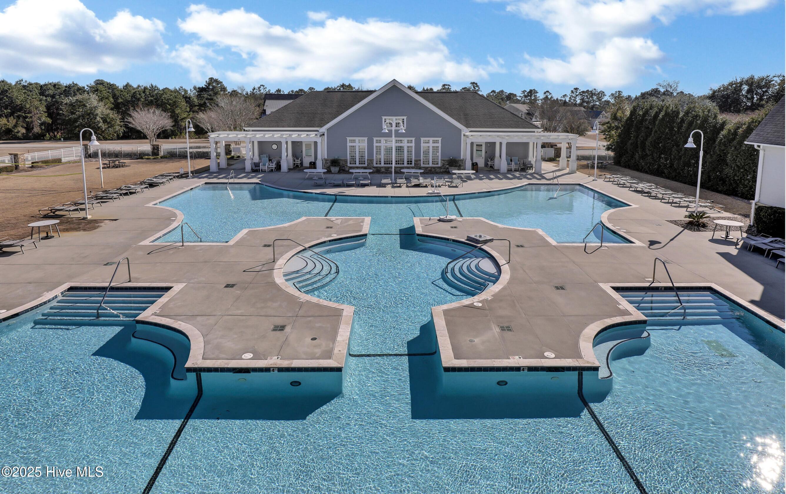 100518744 | Photo 53