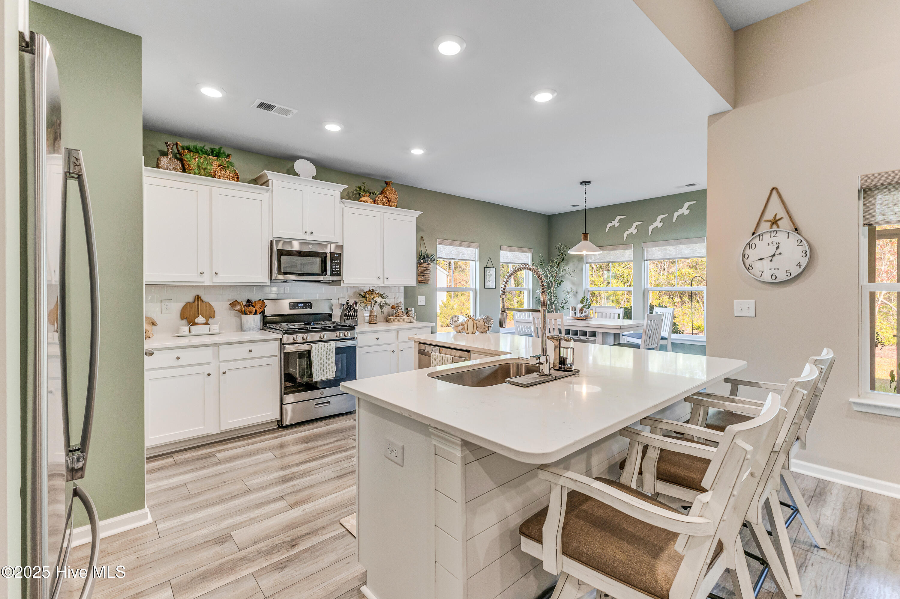 100542880 | Photo 17