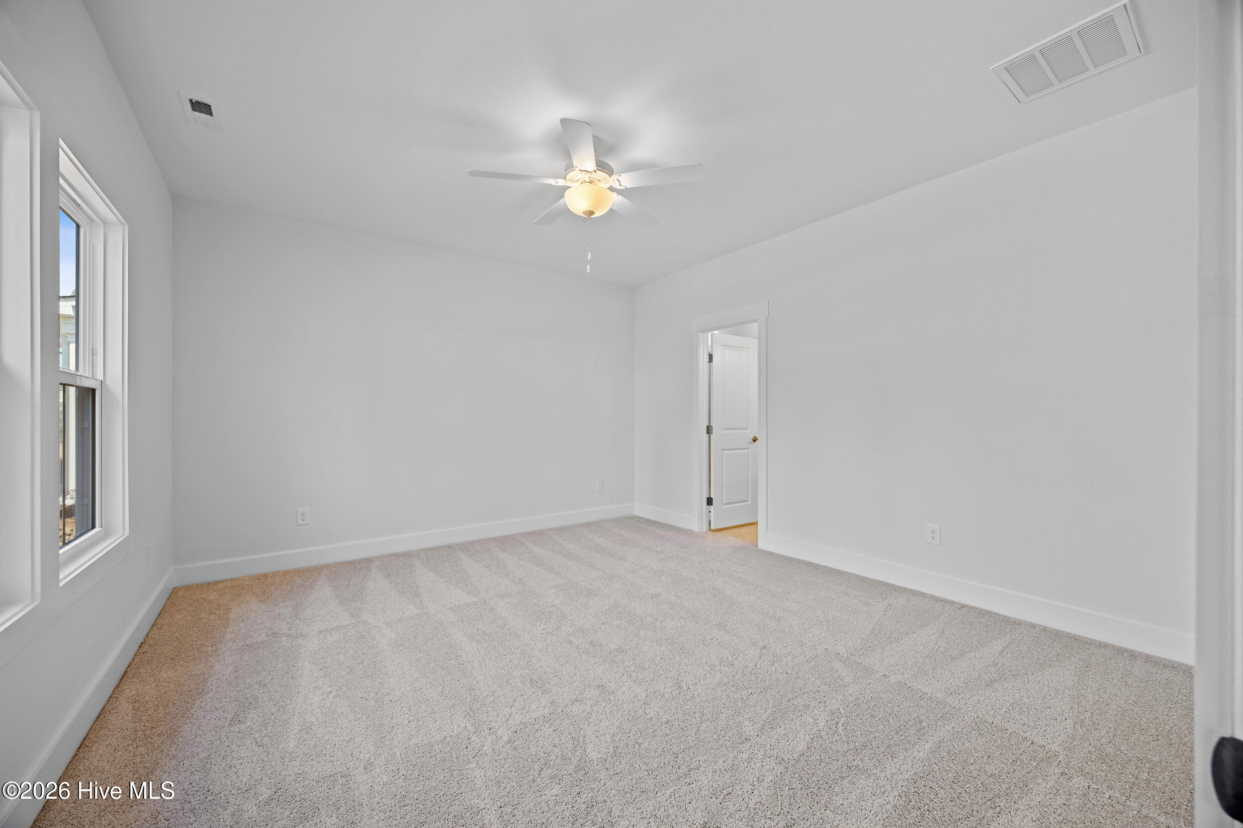 100548028 | Photo 34