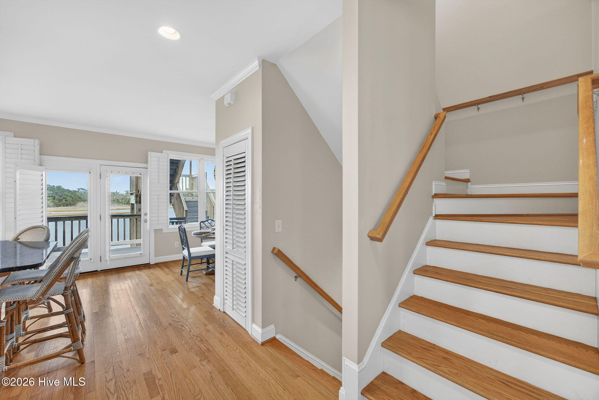 100558611 | Photo 45