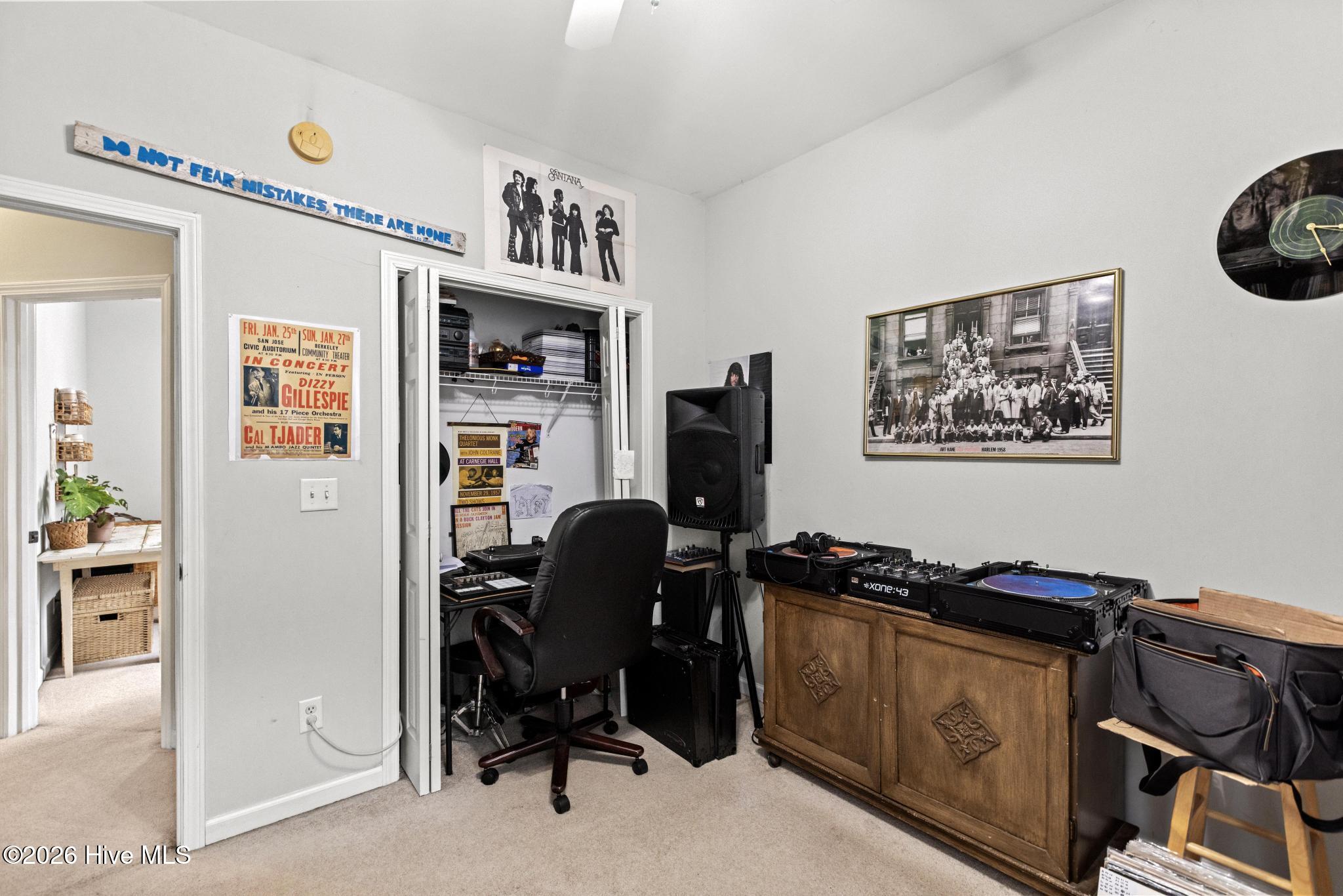 100556084 | Photo 17