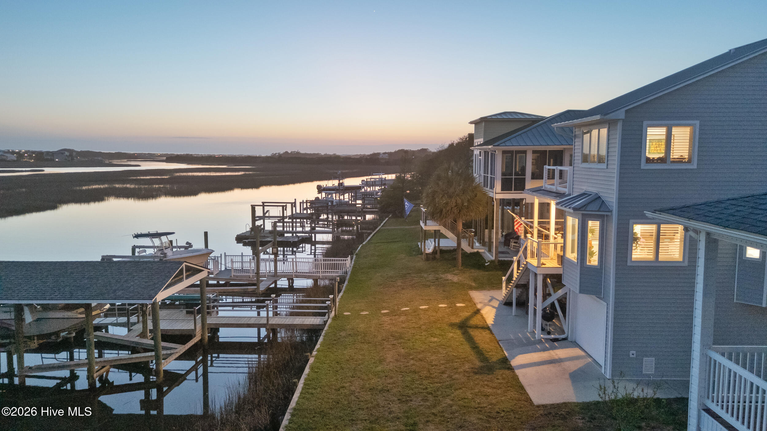 100564811 | Photo 92