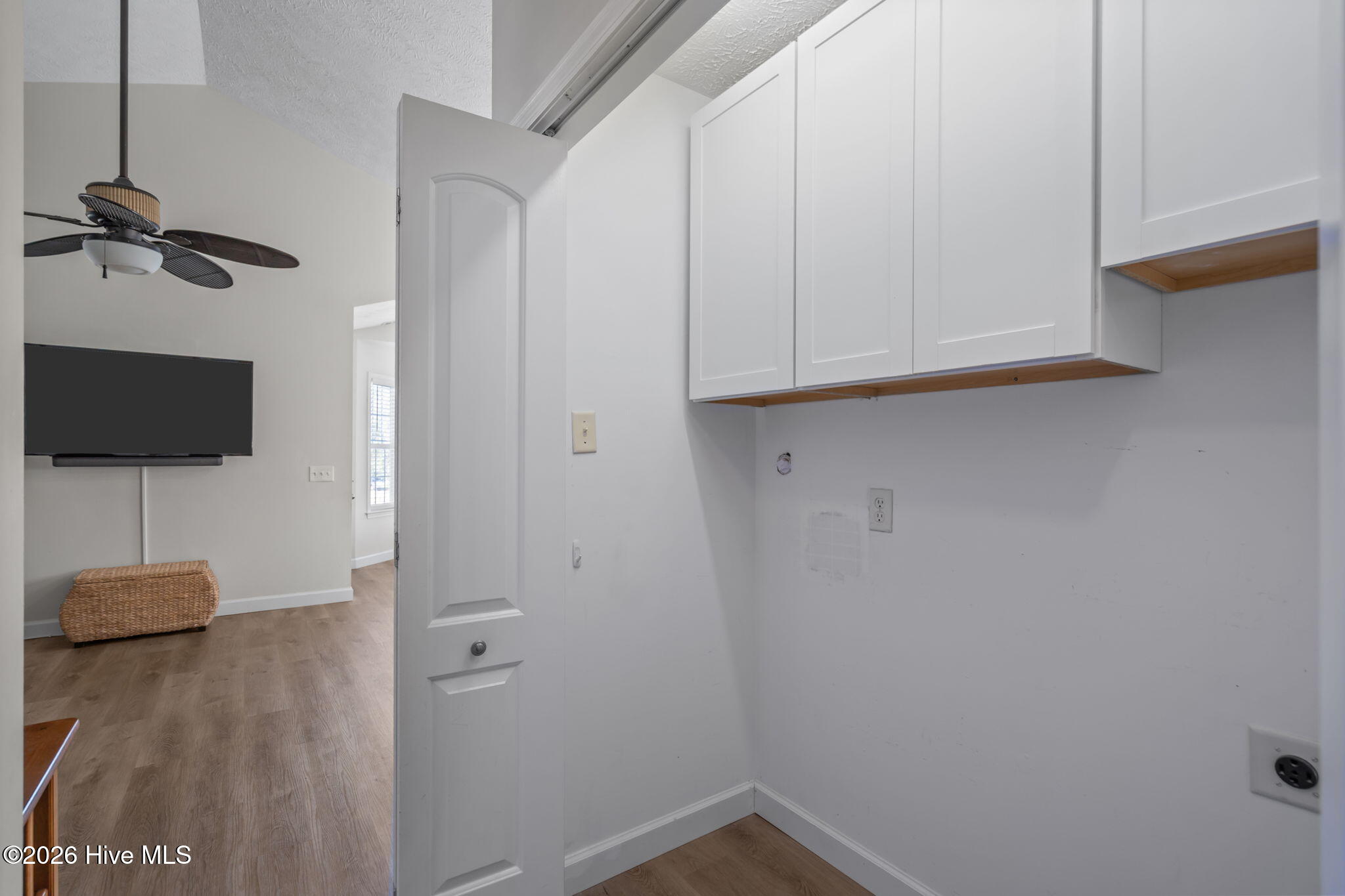 100555405 | Photo 51