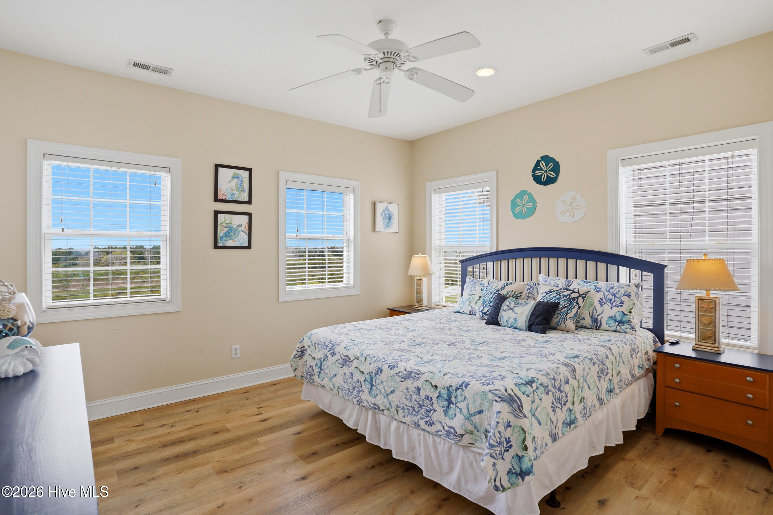 100566063 | Photo 19