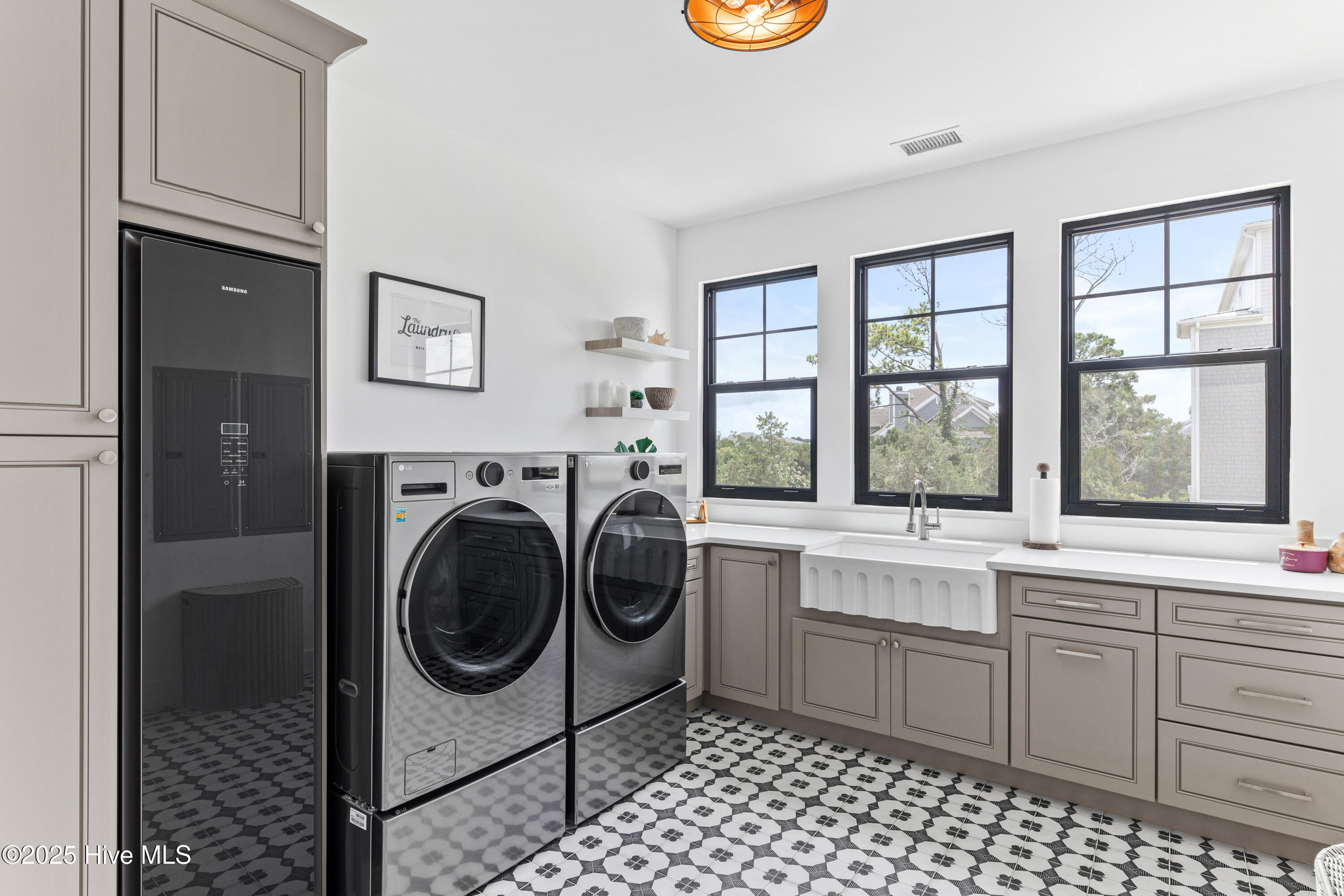 100534624 | Photo 49