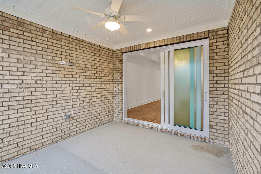 100471796 | Photo 32