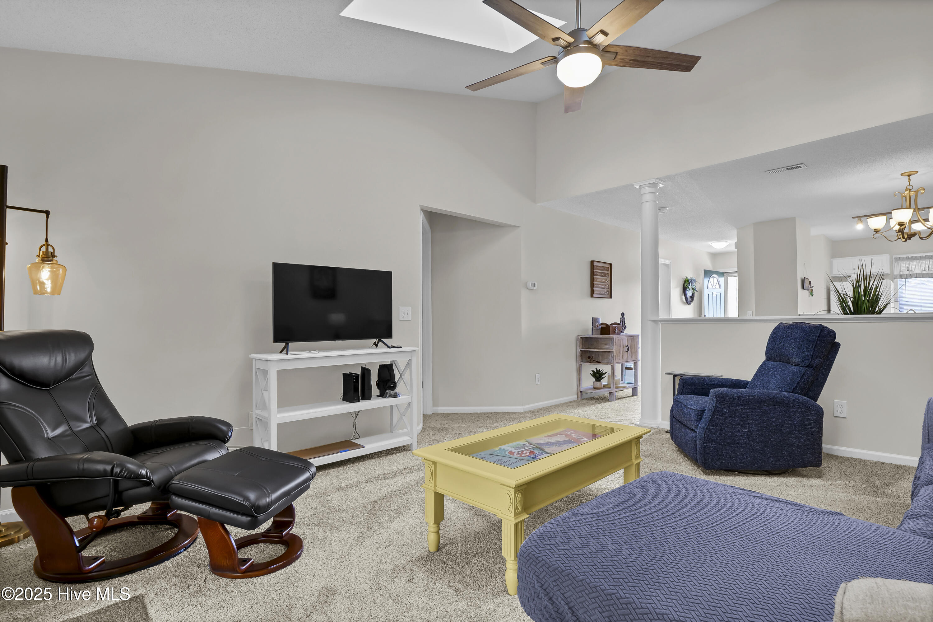 100519477 | Photo 12