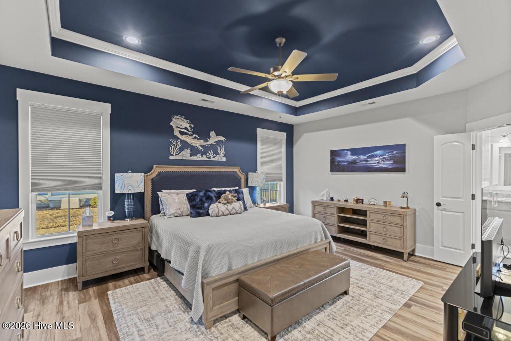 100569844 | Photo 33