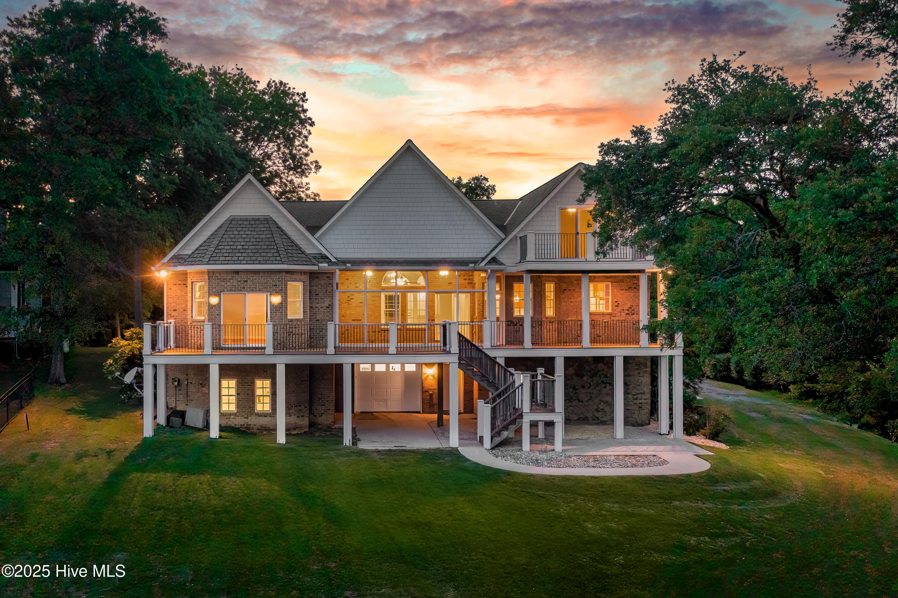 100506223 | Photo 52