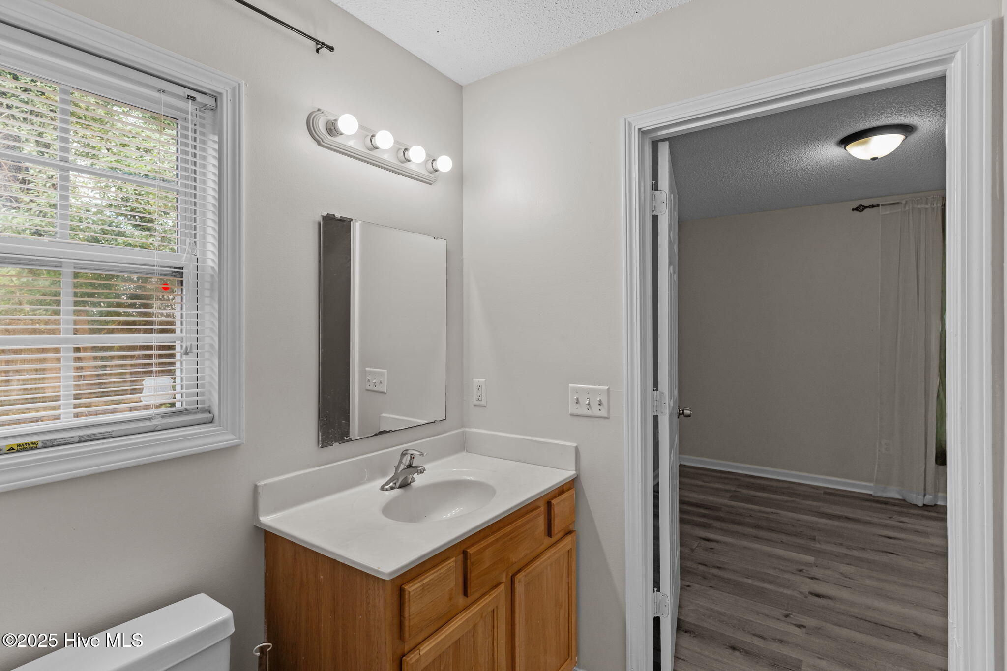 100534233 | Photo 25