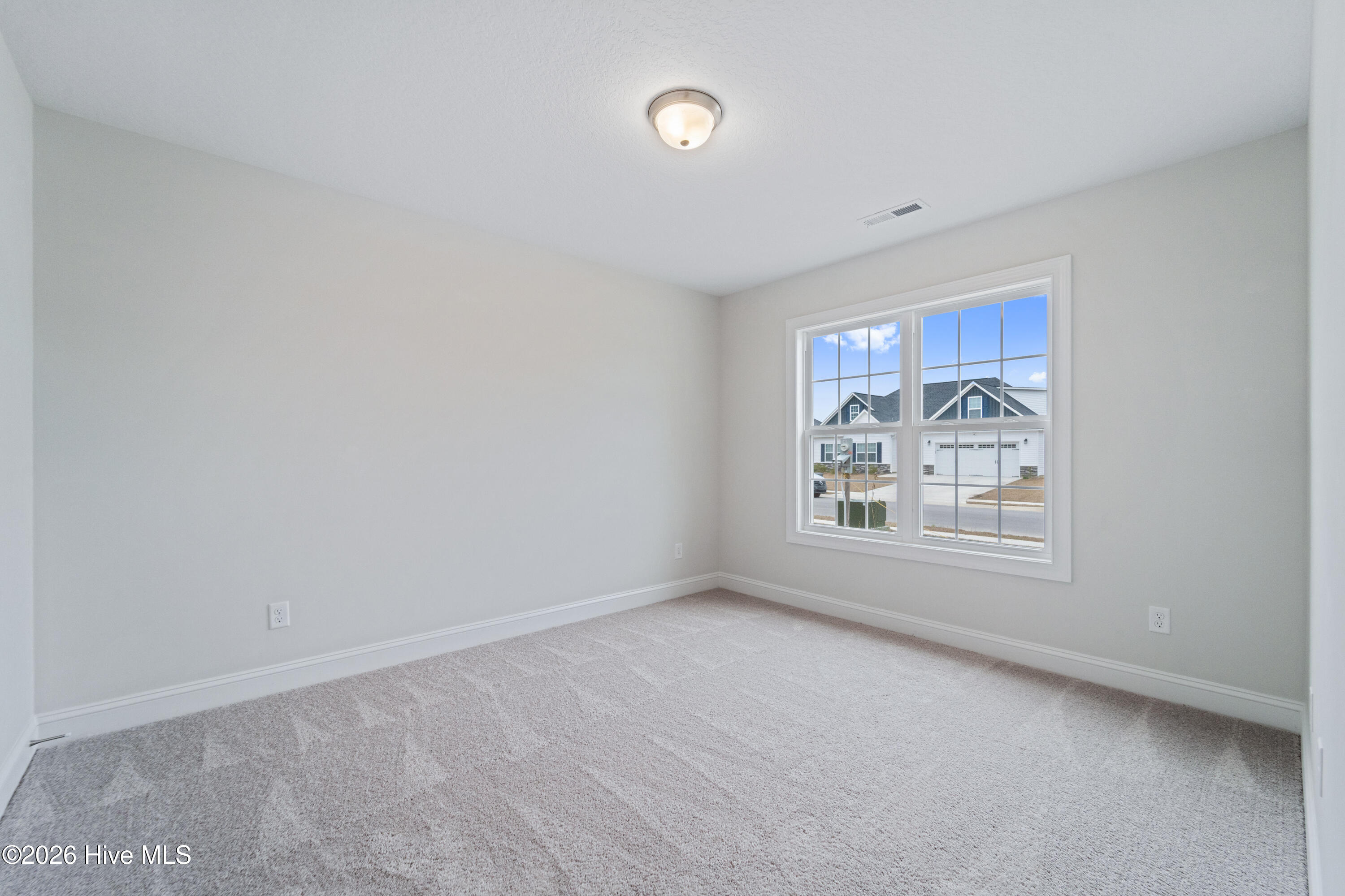 100523680 | Photo 25