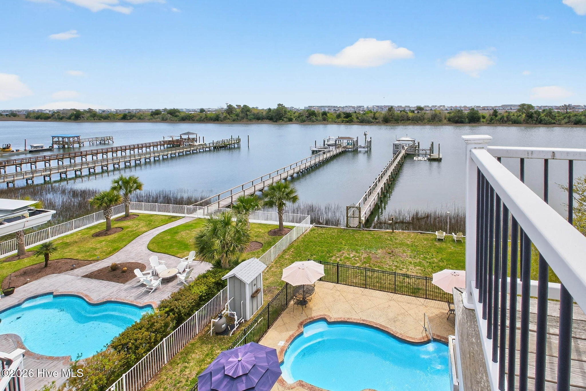 100563982 | Photo 41