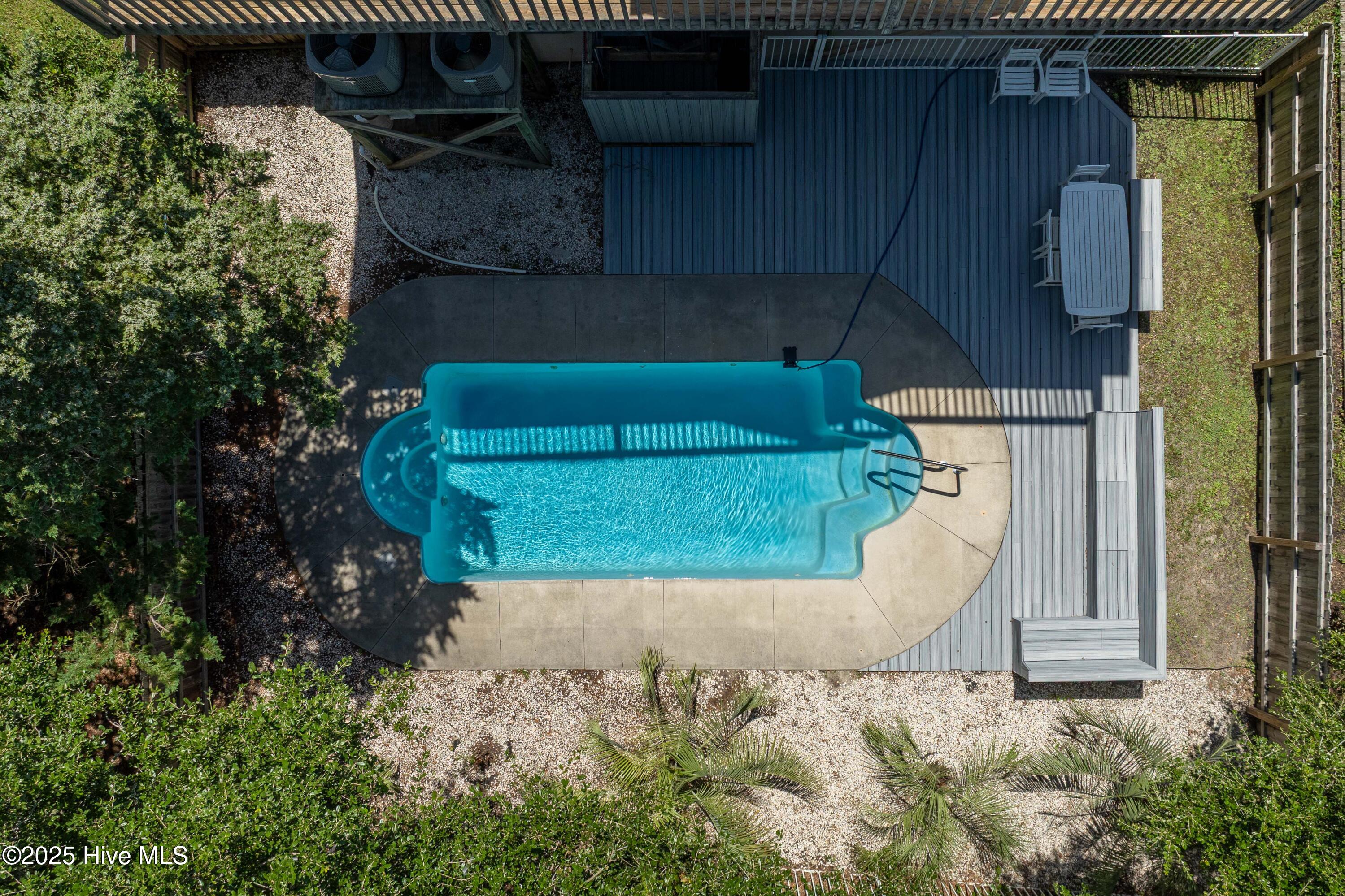 100524182 | Photo 38