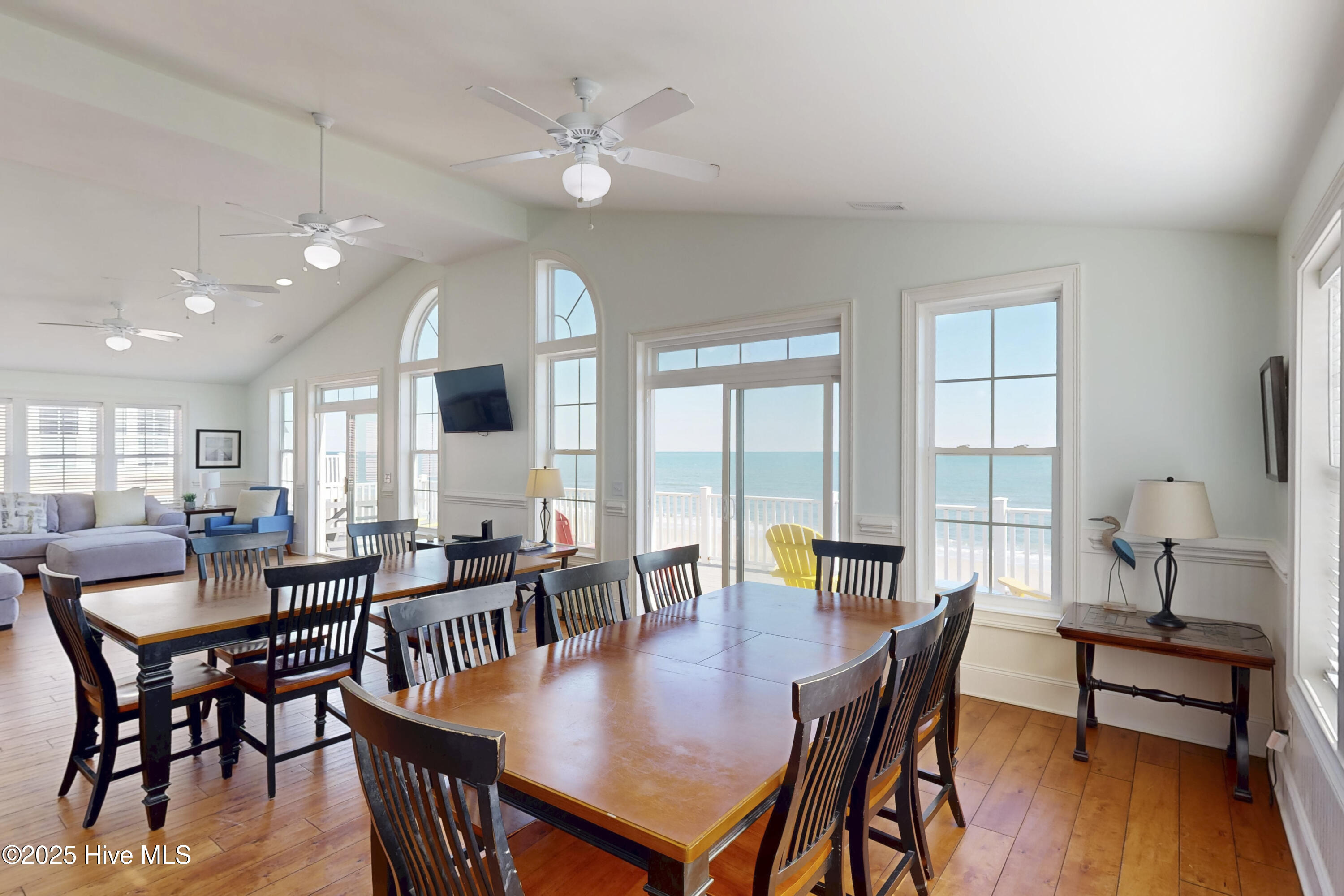 100492719 | Photo 47