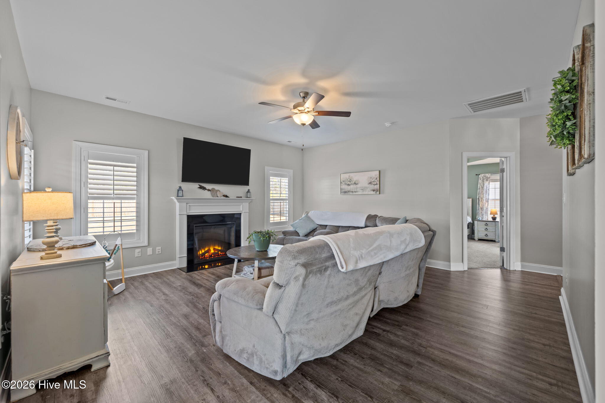 100557396 | Photo 16