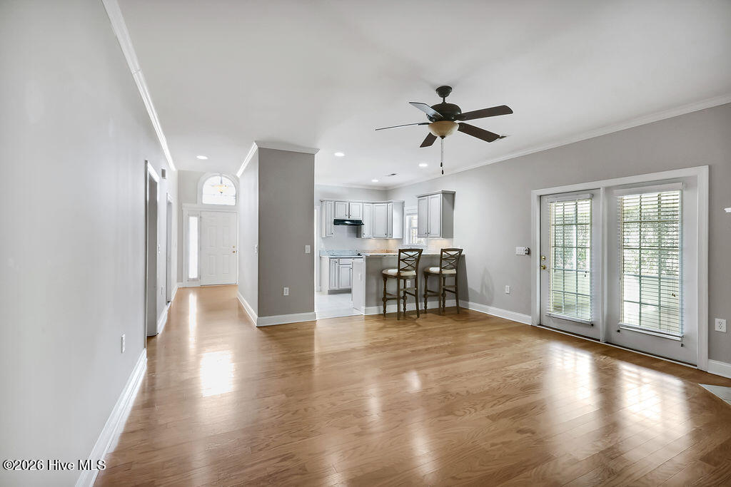 100558712 | Photo 16