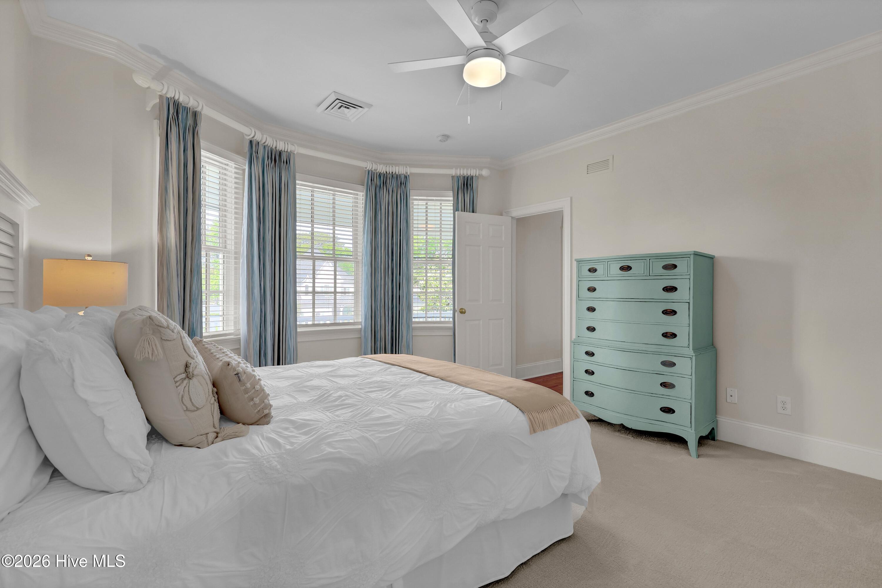 100569370 | Photo 39