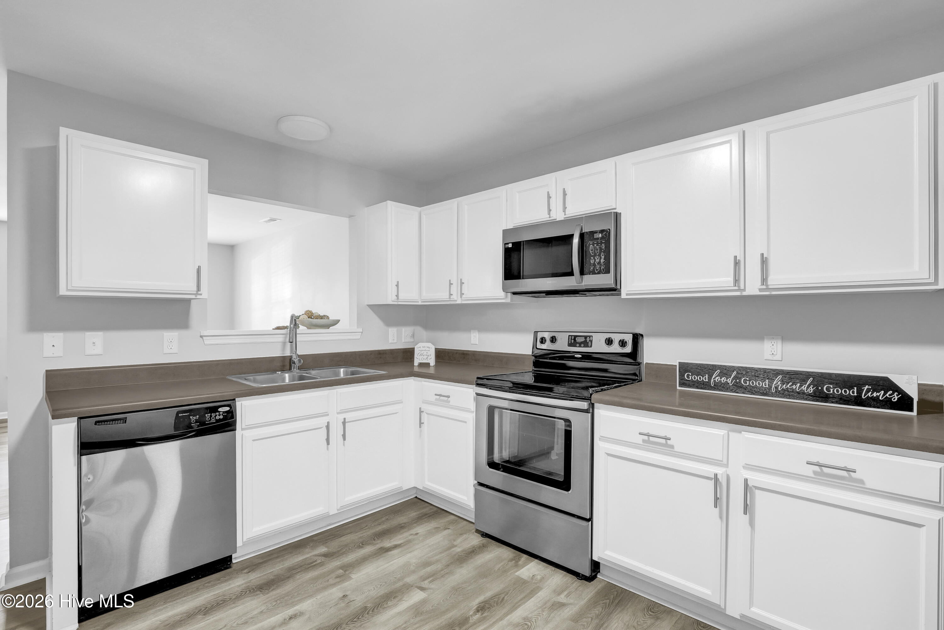 100570174 | Photo 10