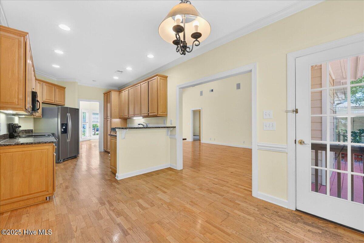 100519877 | Photo 16