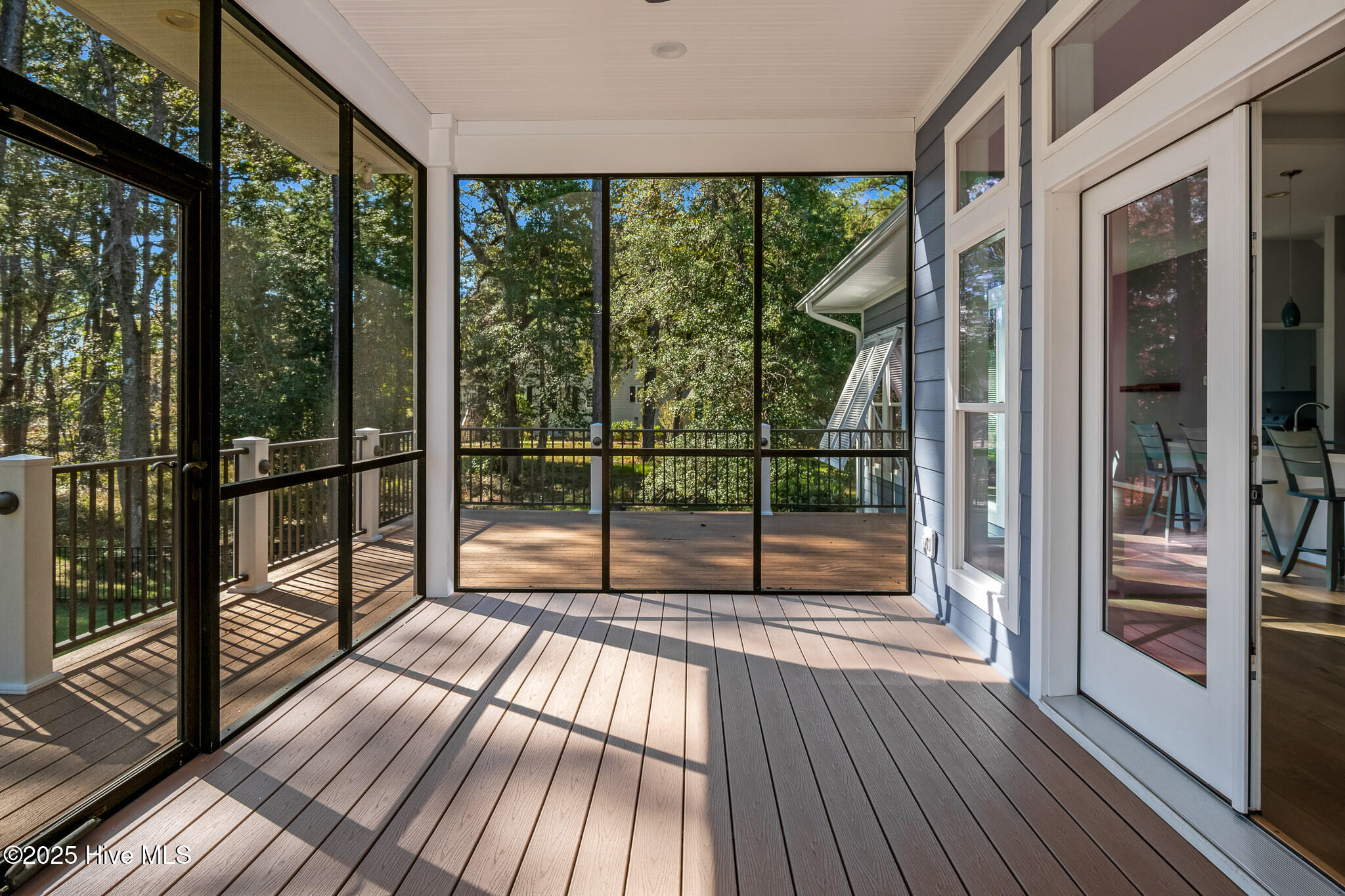 100540412 | Photo 55