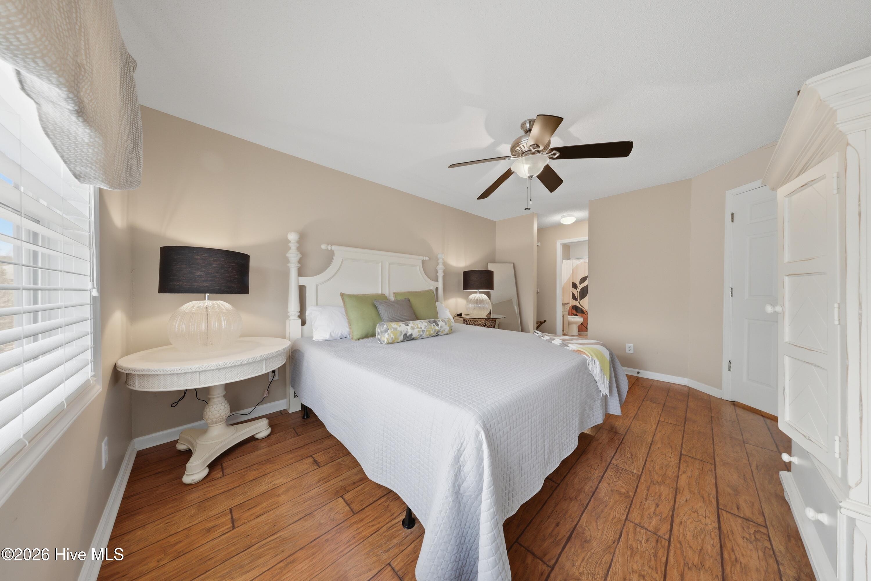 100561608 | Photo 18