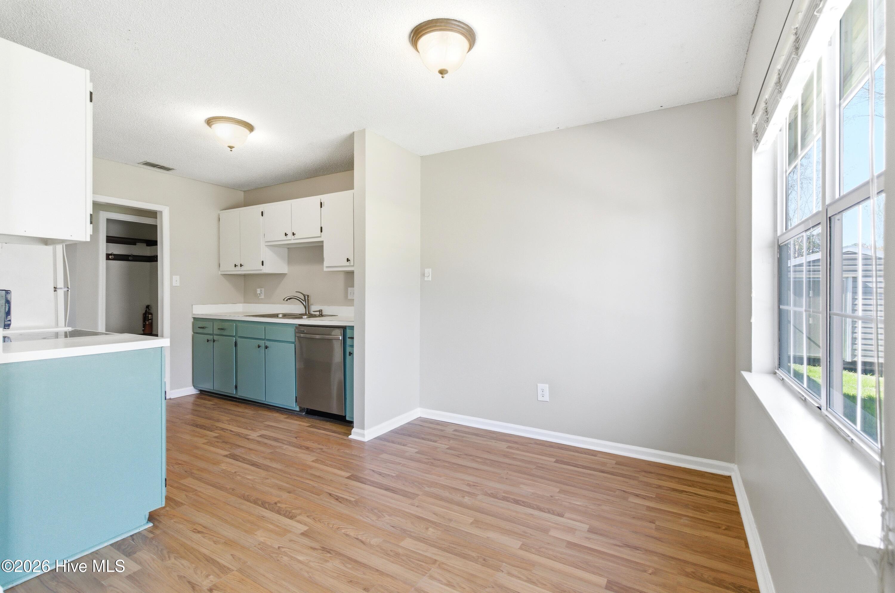 100561176 | Photo 18