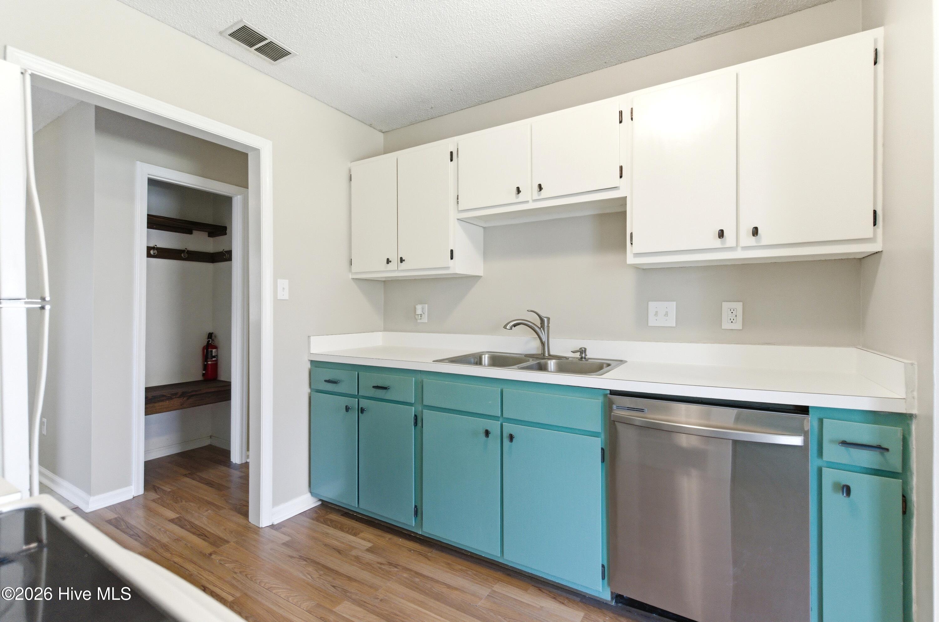 100561176 | Photo 21