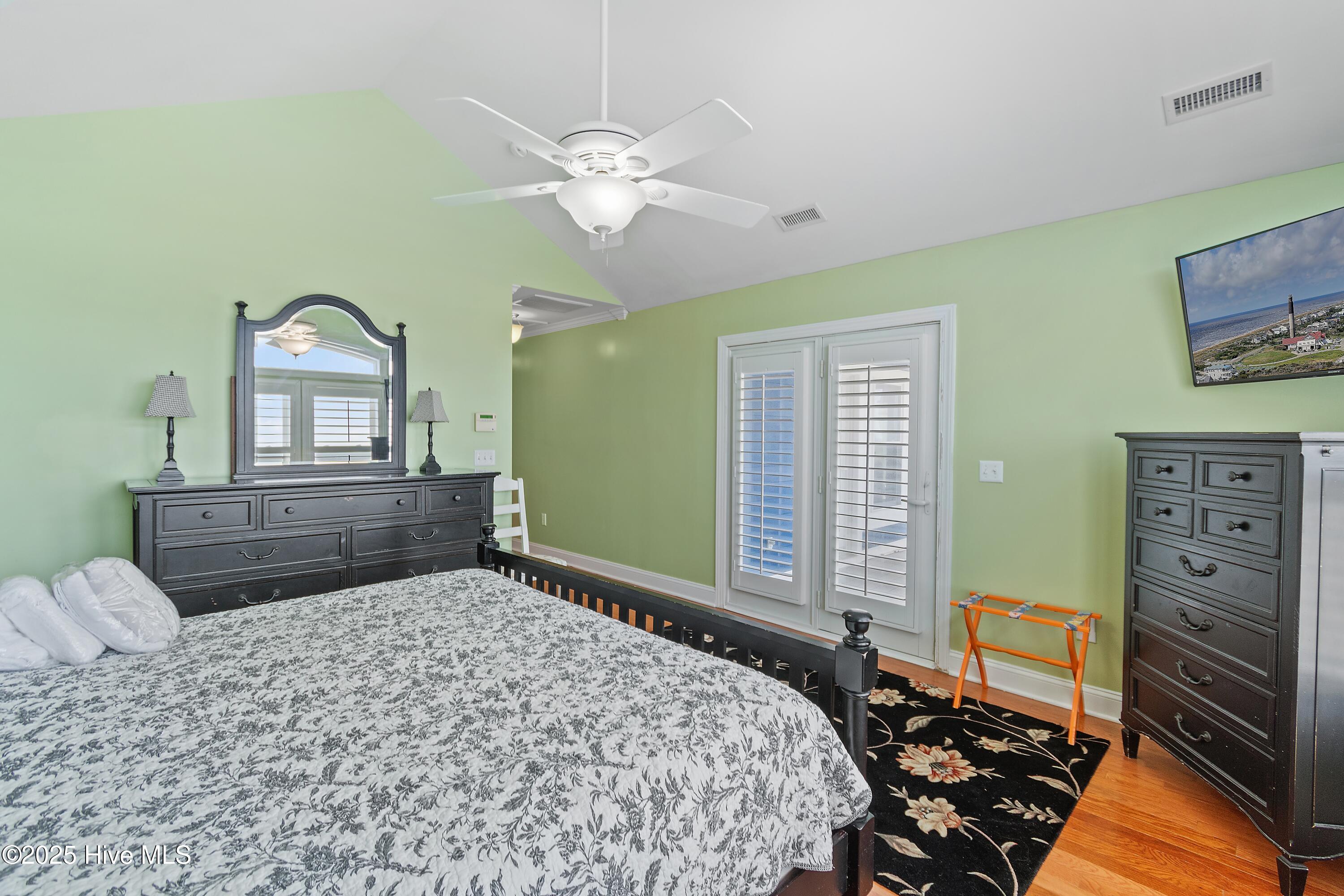 100504065 | Photo 54