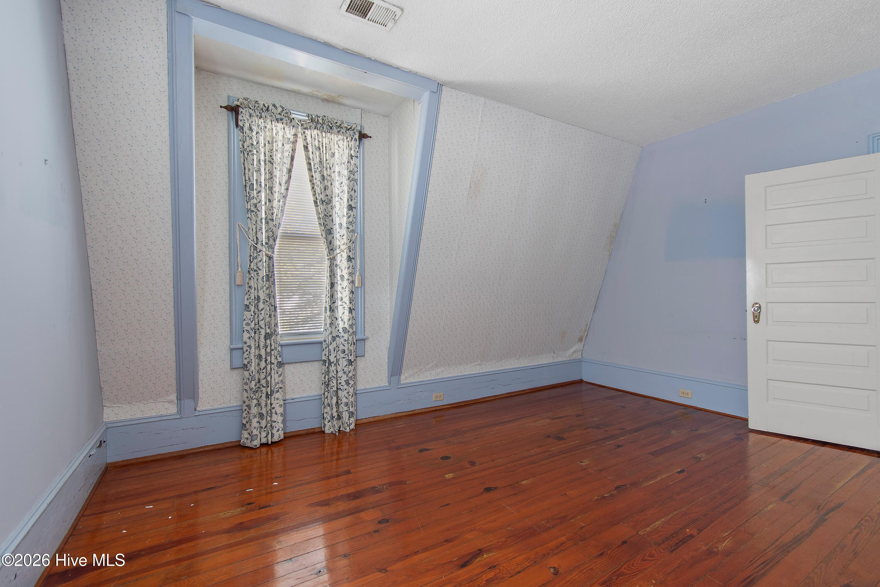 100566206 | Photo 54