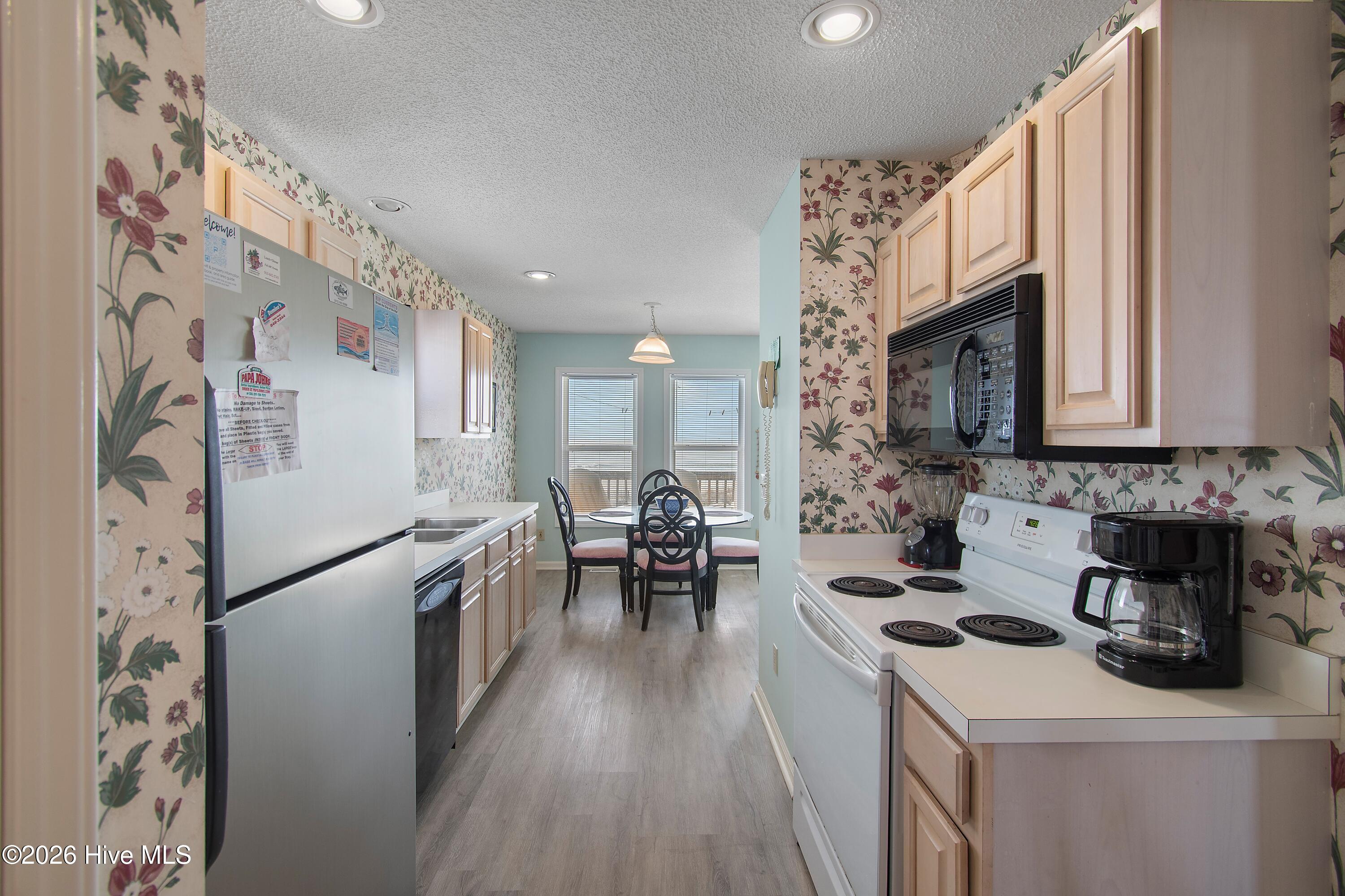 100558729 | Photo 33