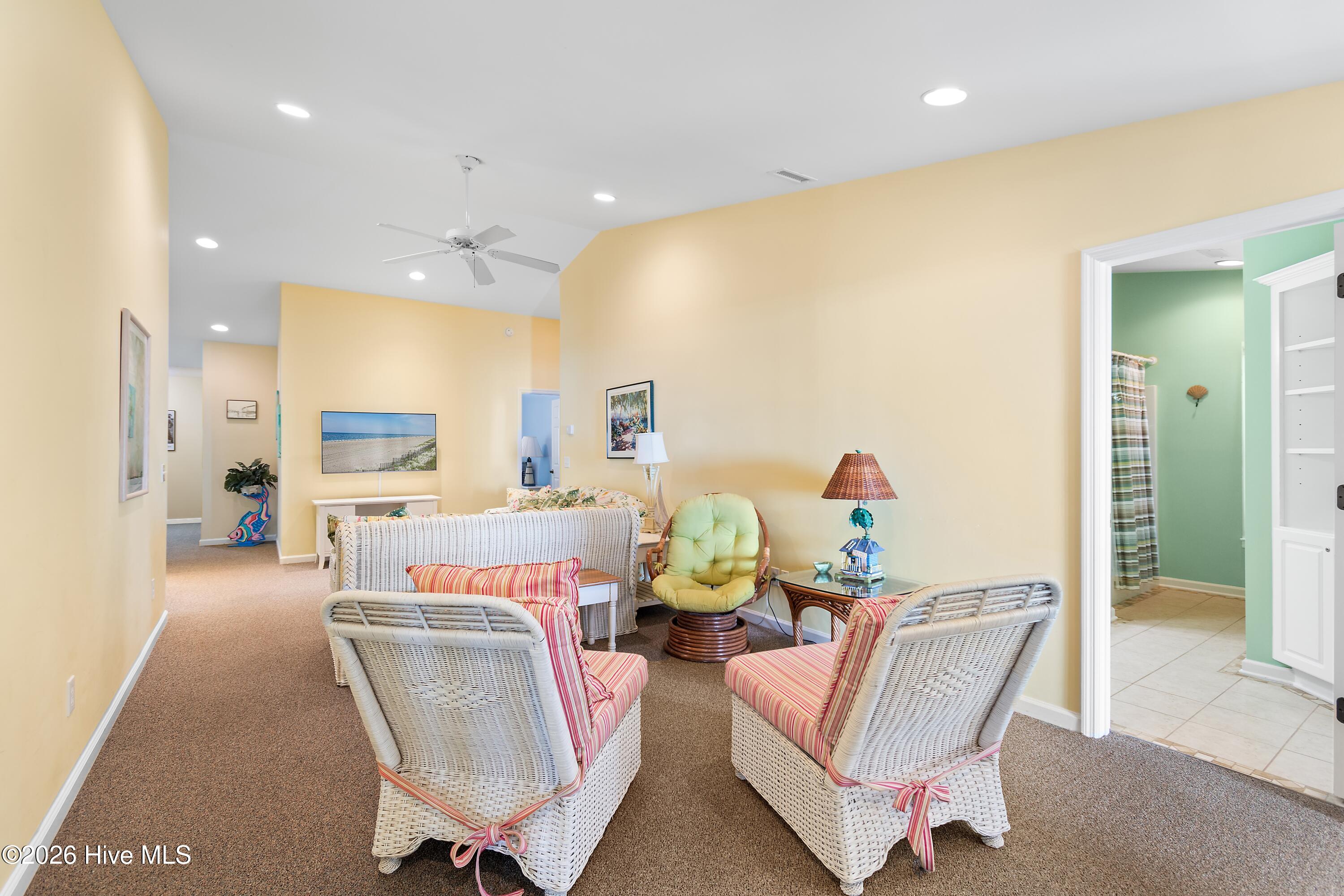 100548422 | Photo 47