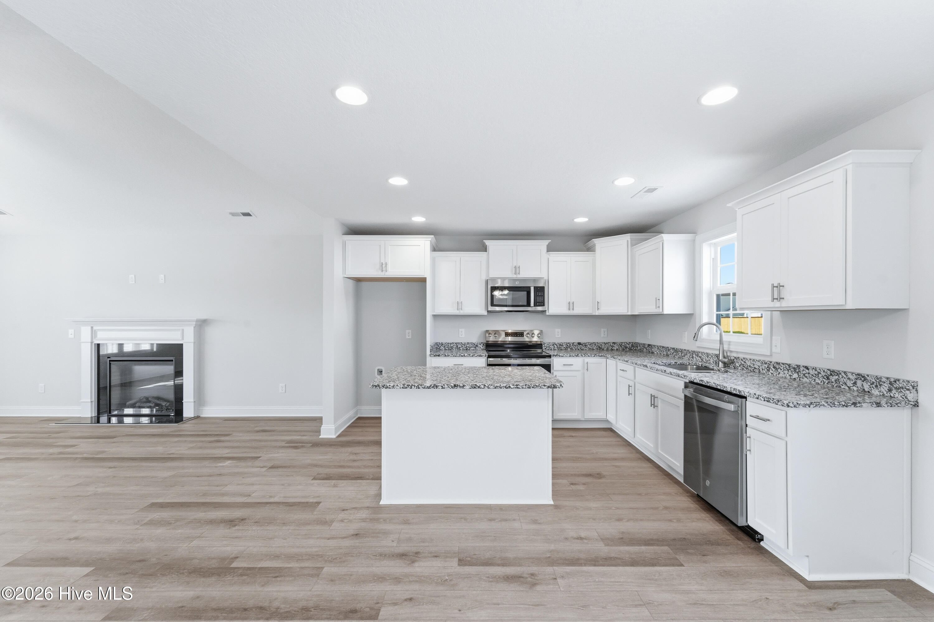 100537618 | Photo 12